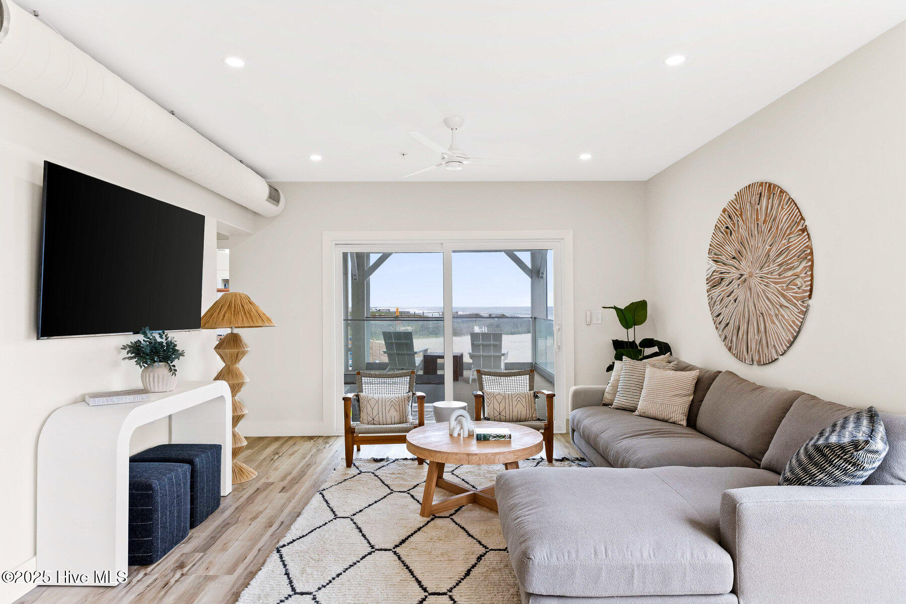 100523204 | Photo 14