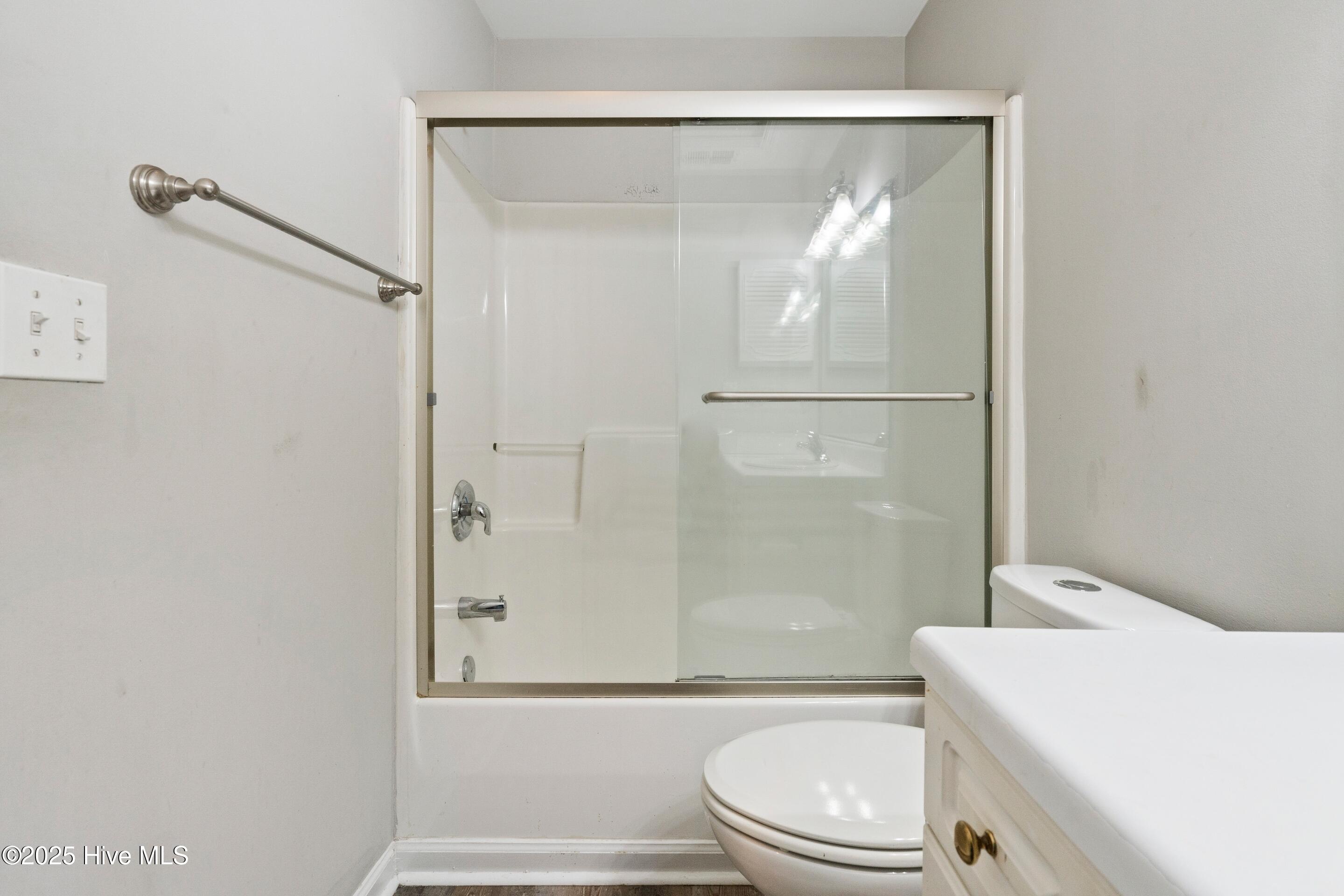 100543114 | Photo 30