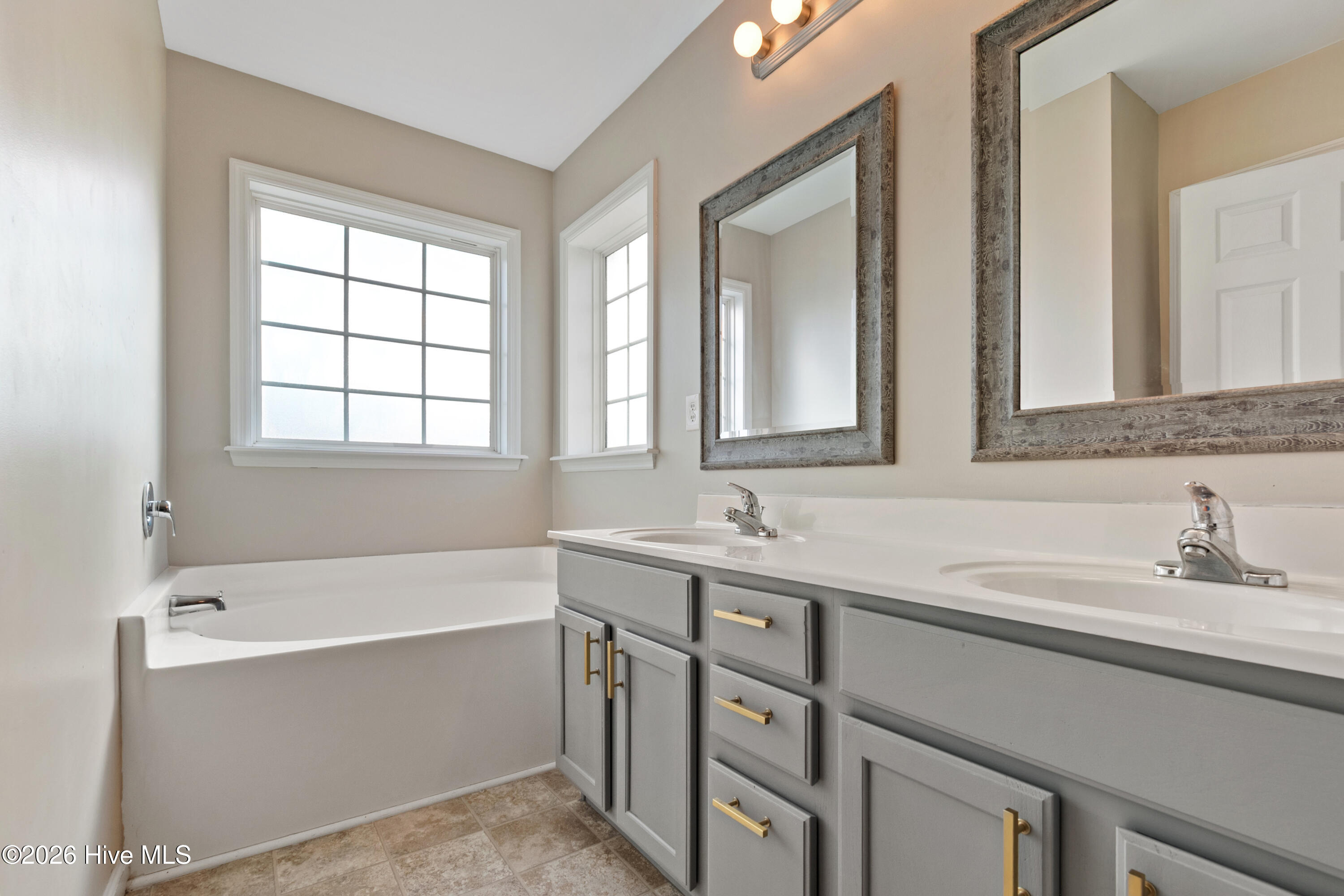 100551539 | Photo 22