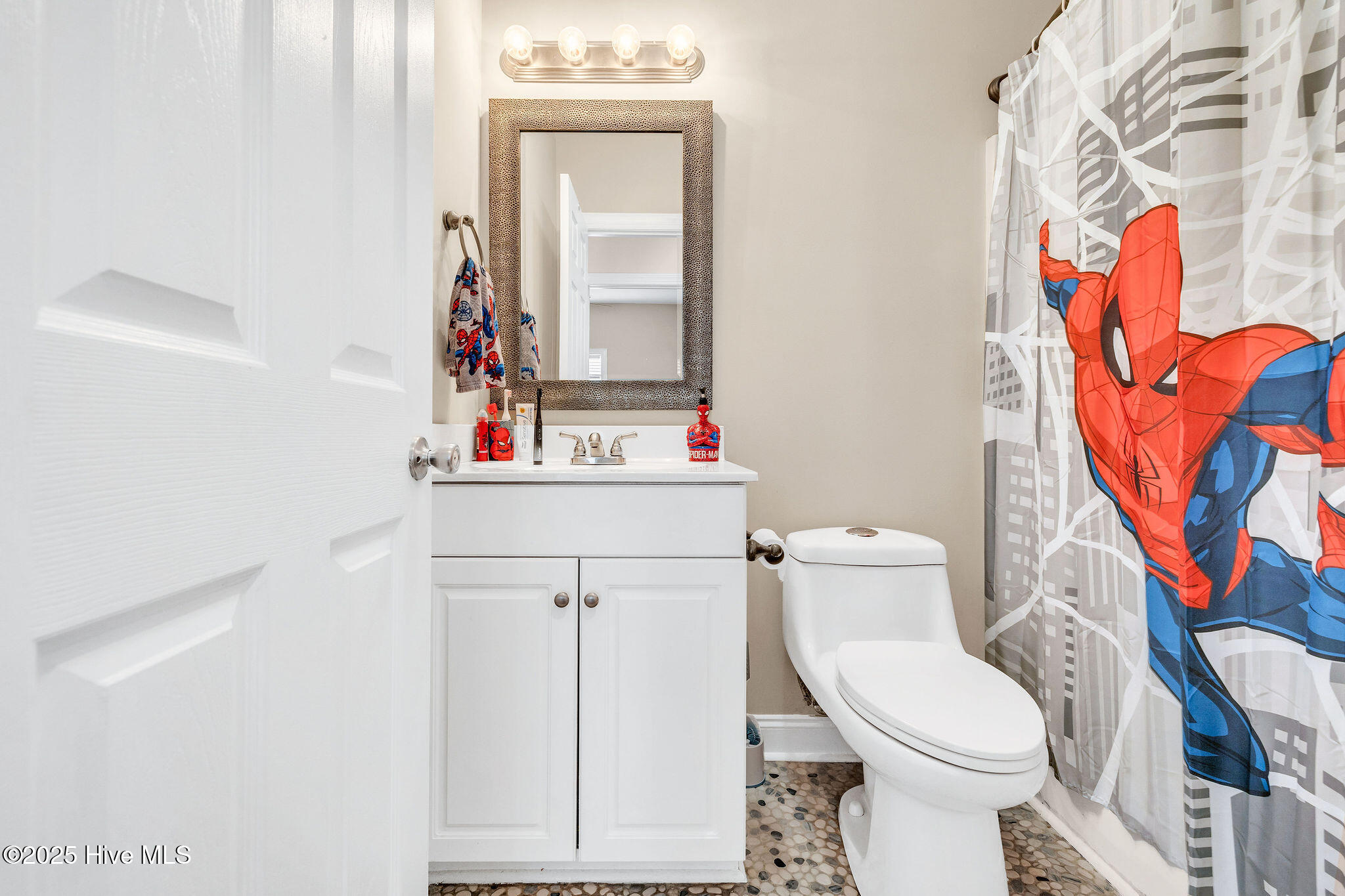 100522781 | Photo 23