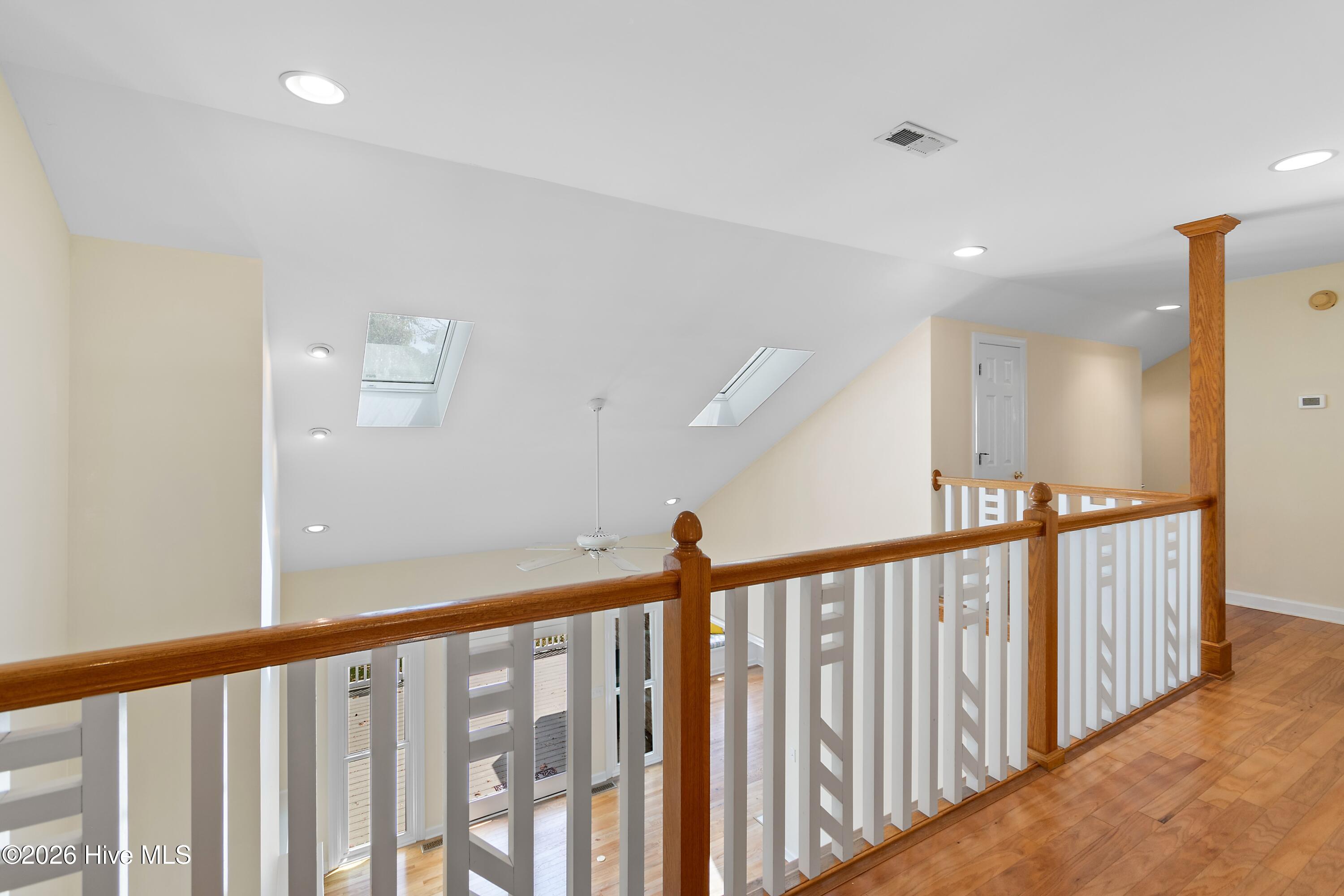 100527464 | Photo 38