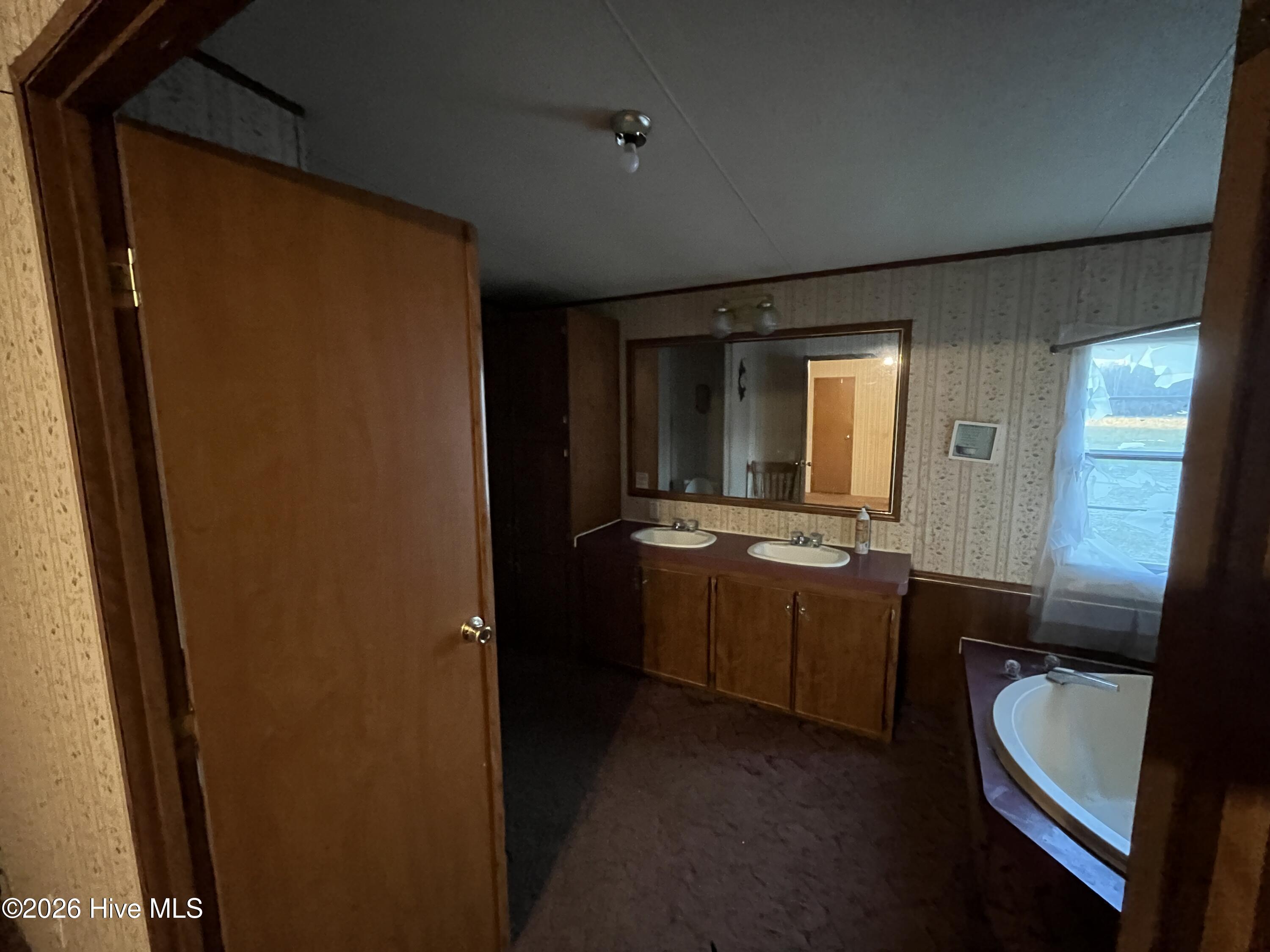 100568963 | Photo 41