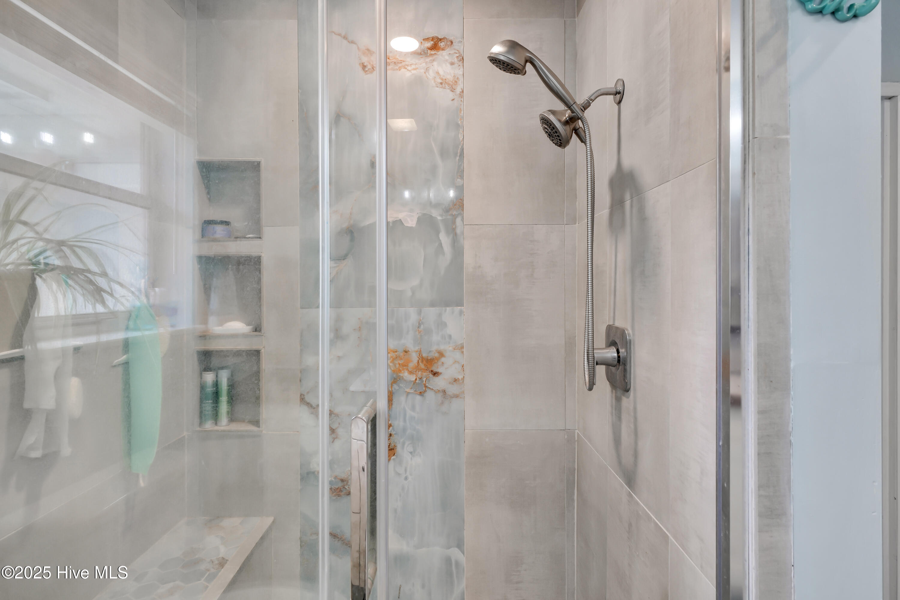 100530098 | Photo 19