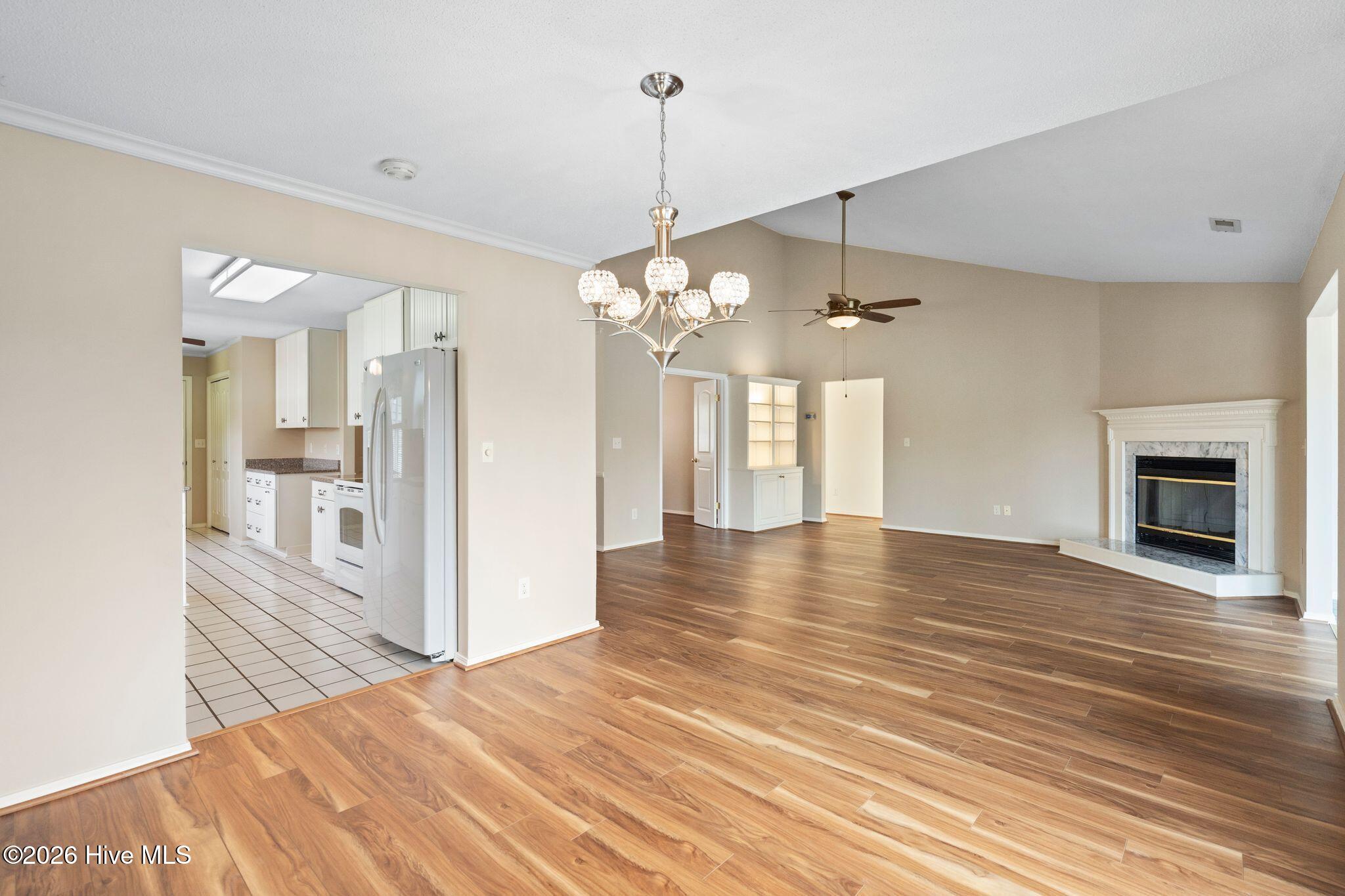 100558644 | Photo 10