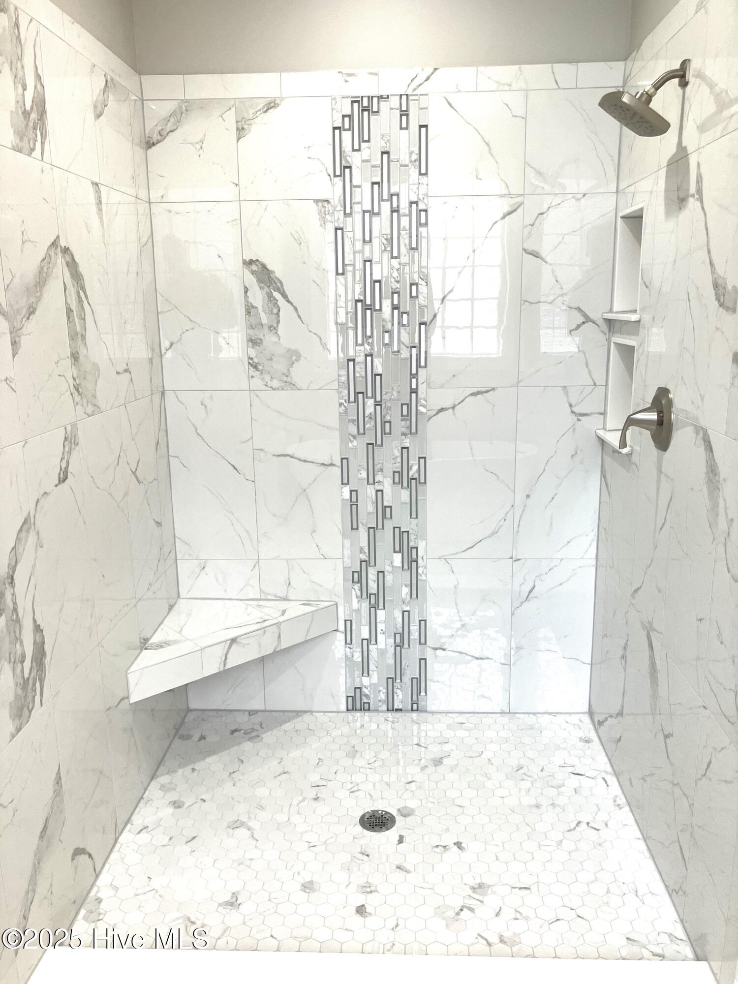 100514108 | Photo 25