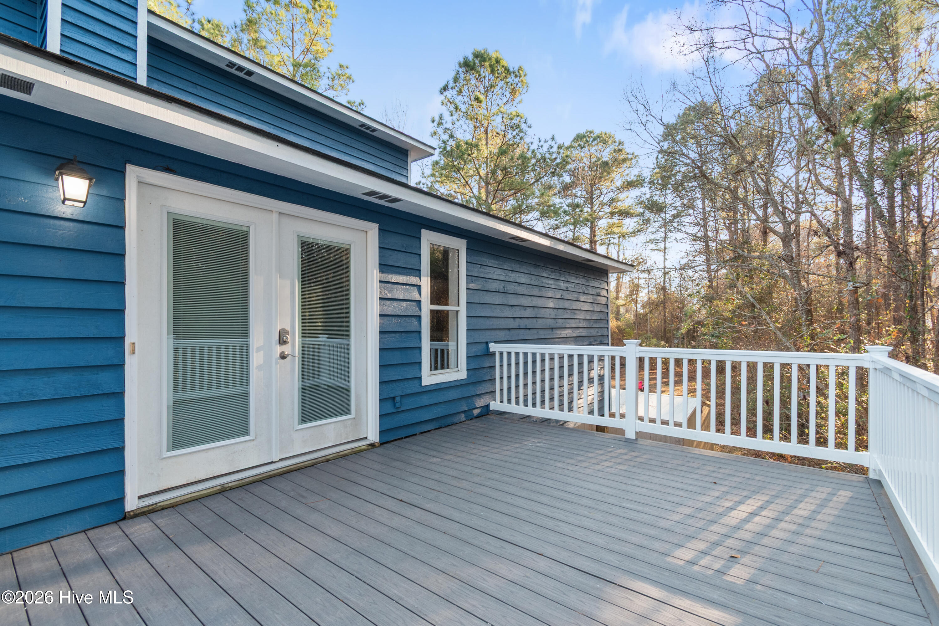 100549845 | Photo 23