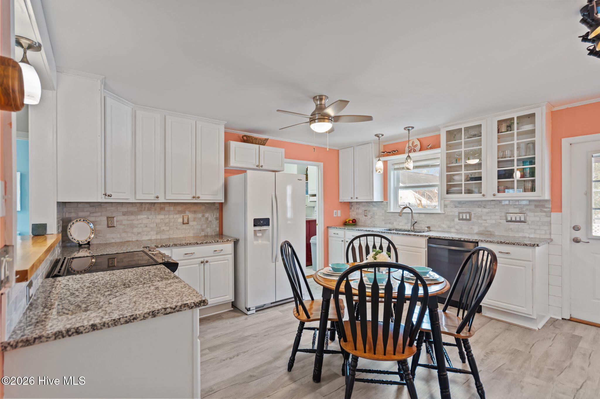 100554076 | Photo 14