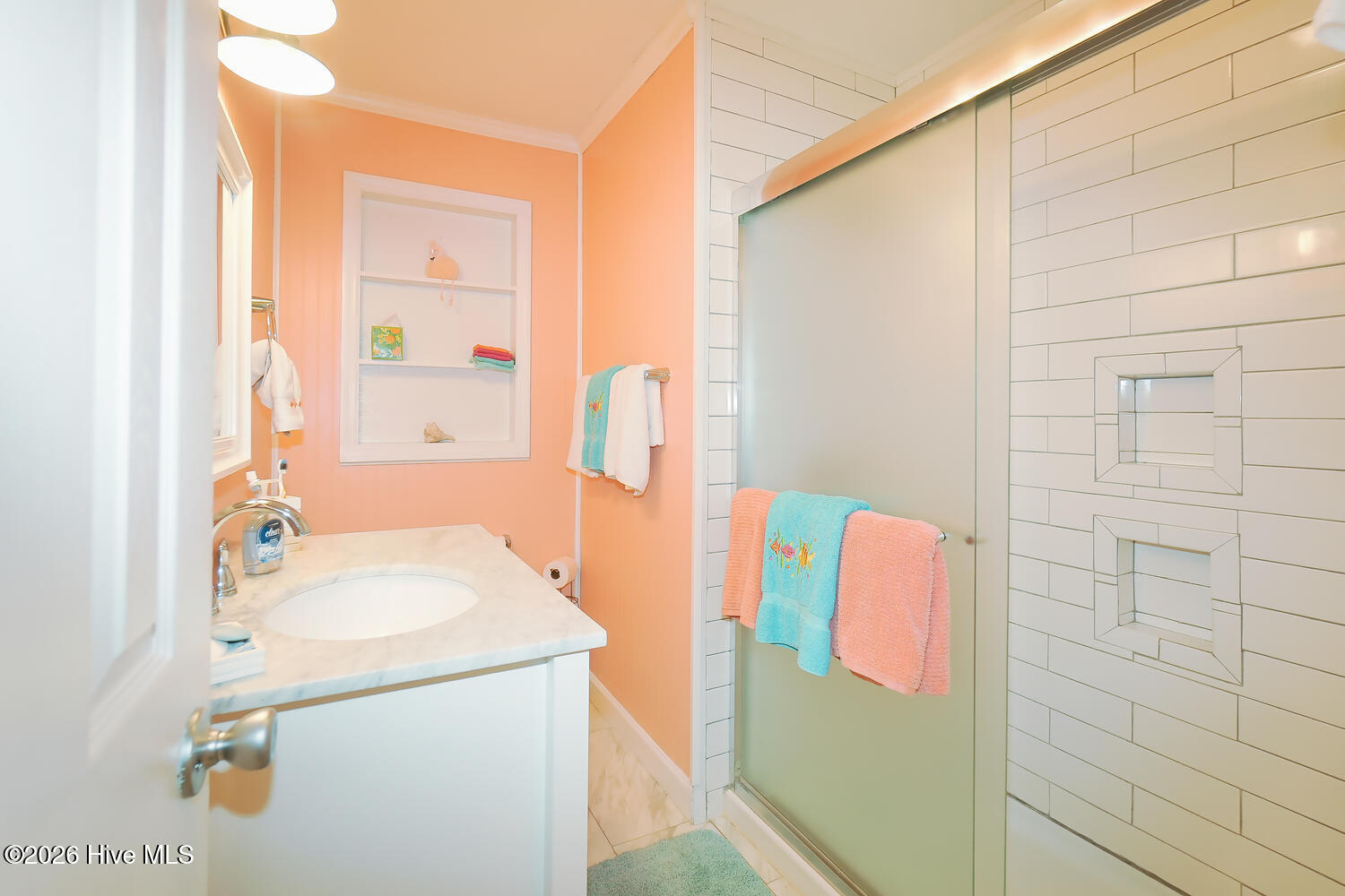 100548461 | Photo 16