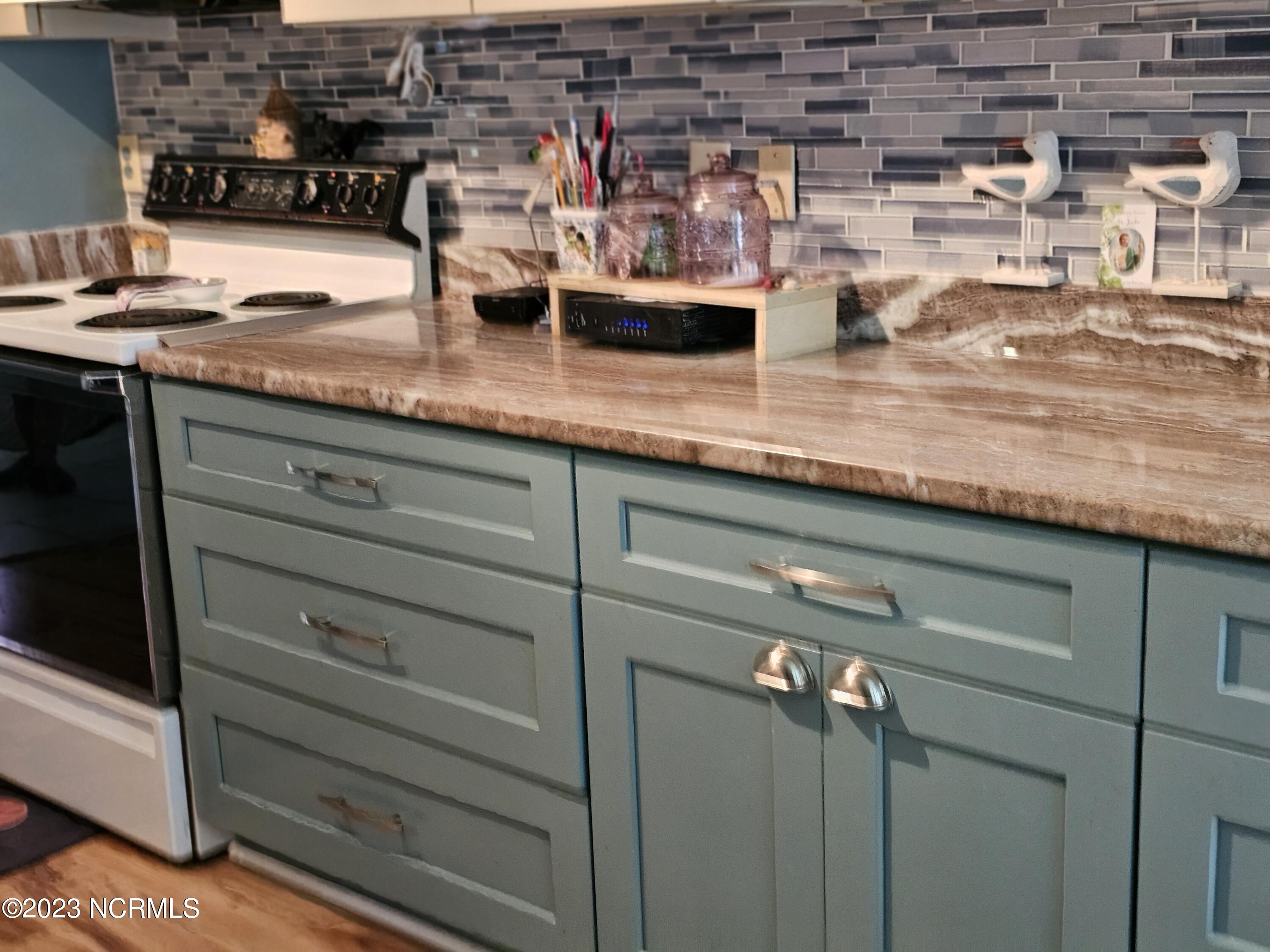 100437682 | Photo 10