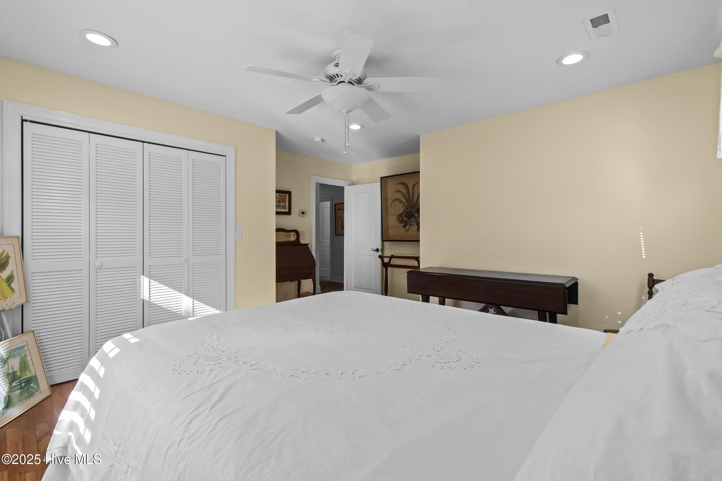 100537992 | Photo 25