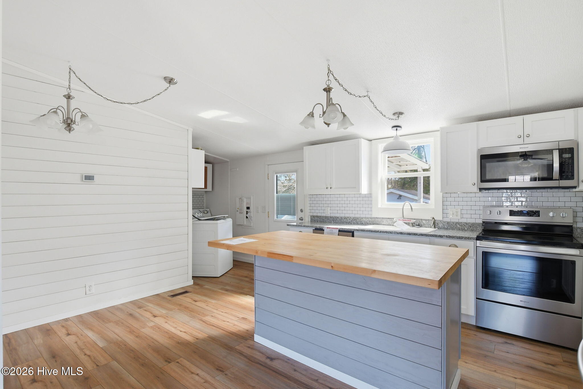 100565410 | Photo 10