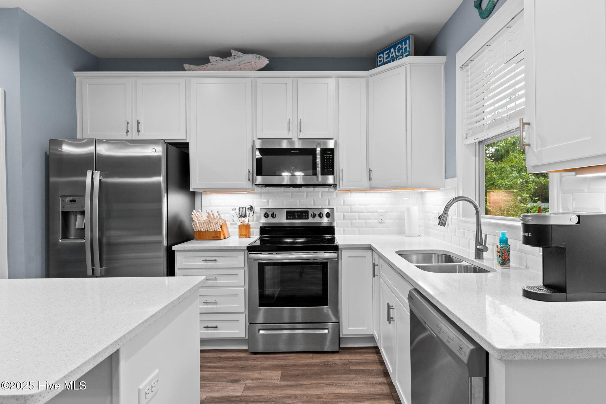 100530227 | Photo 23