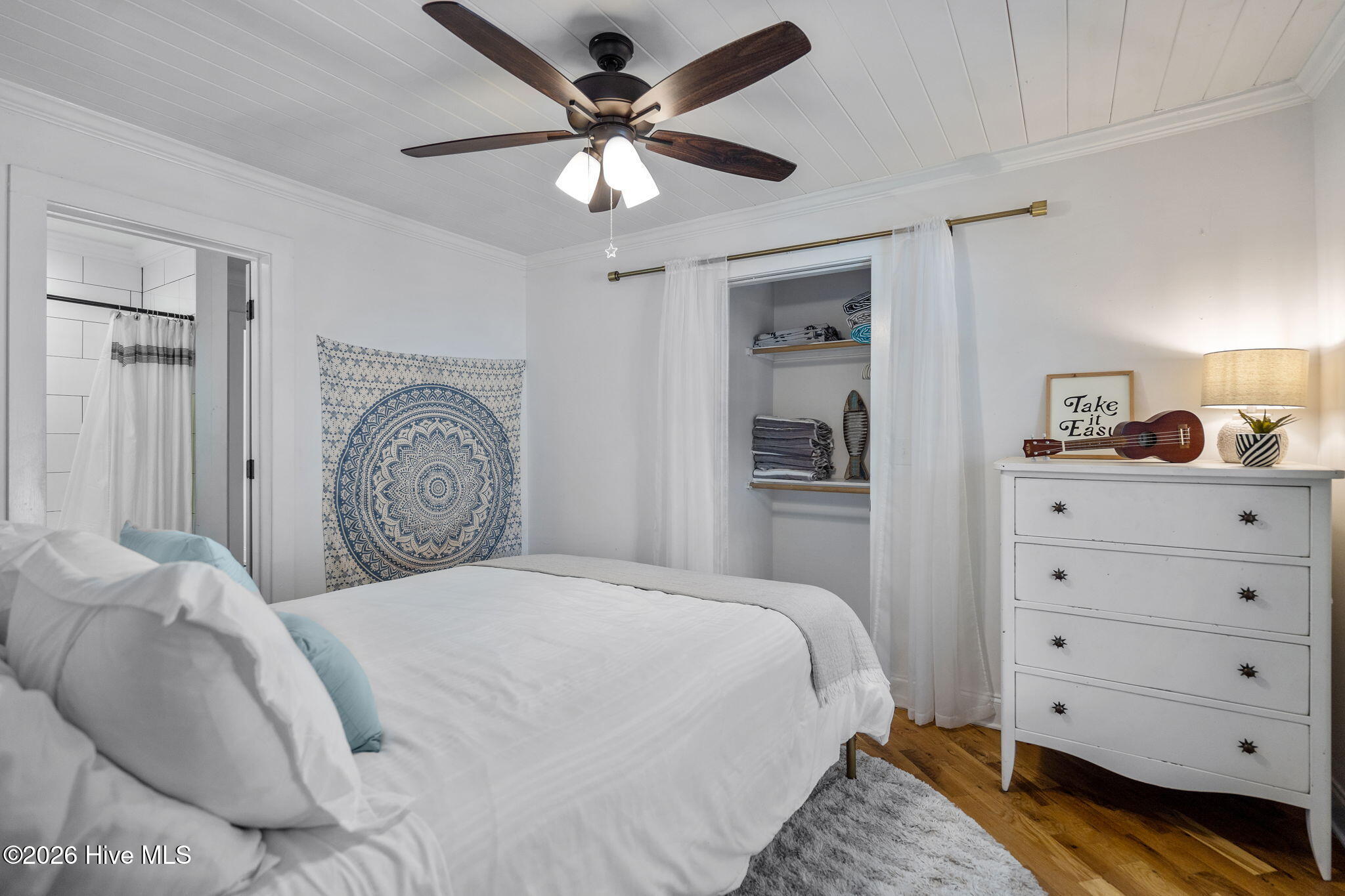 100560357 | Photo 32