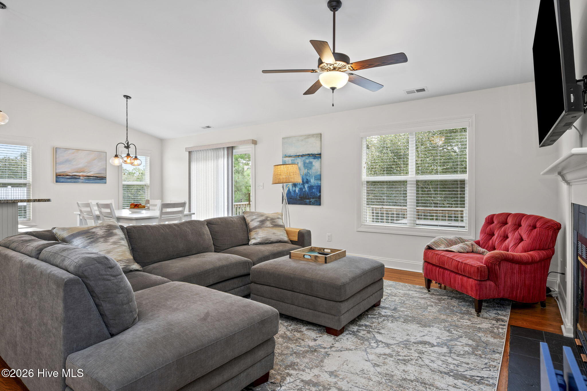 100557272 | Photo 11