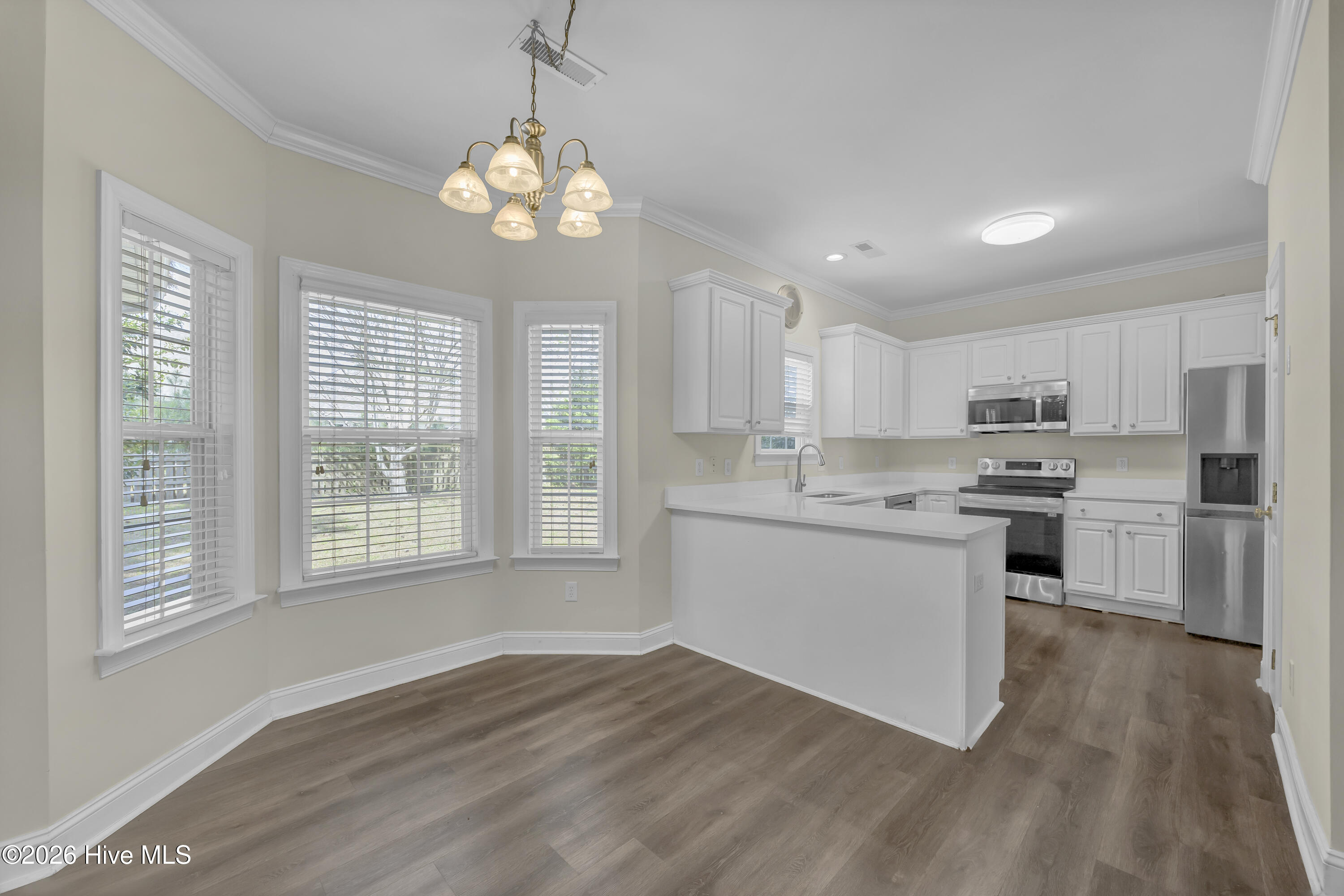 100541932 | Photo 11