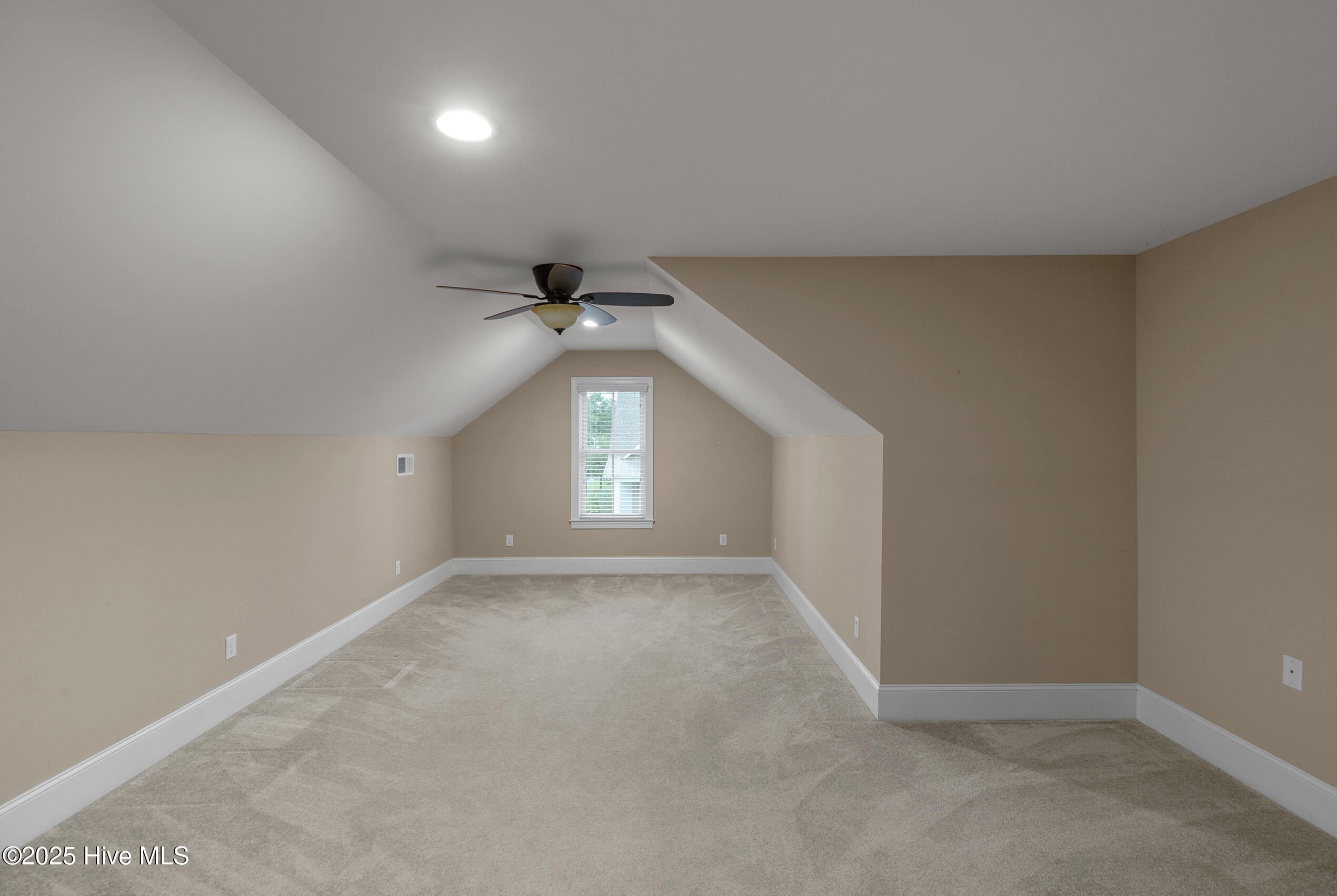 100556749 | Photo 46