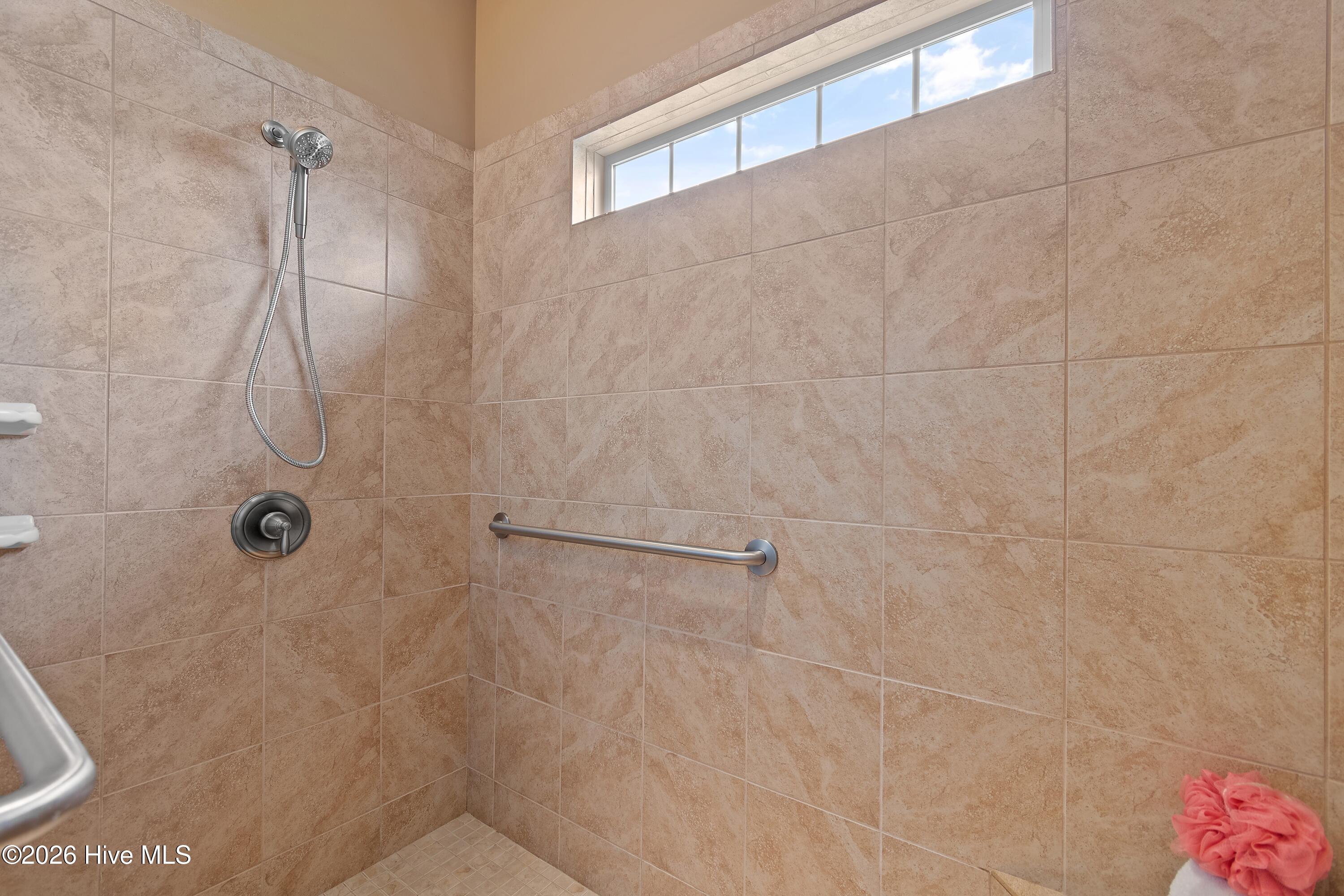 100565695 | Photo 27