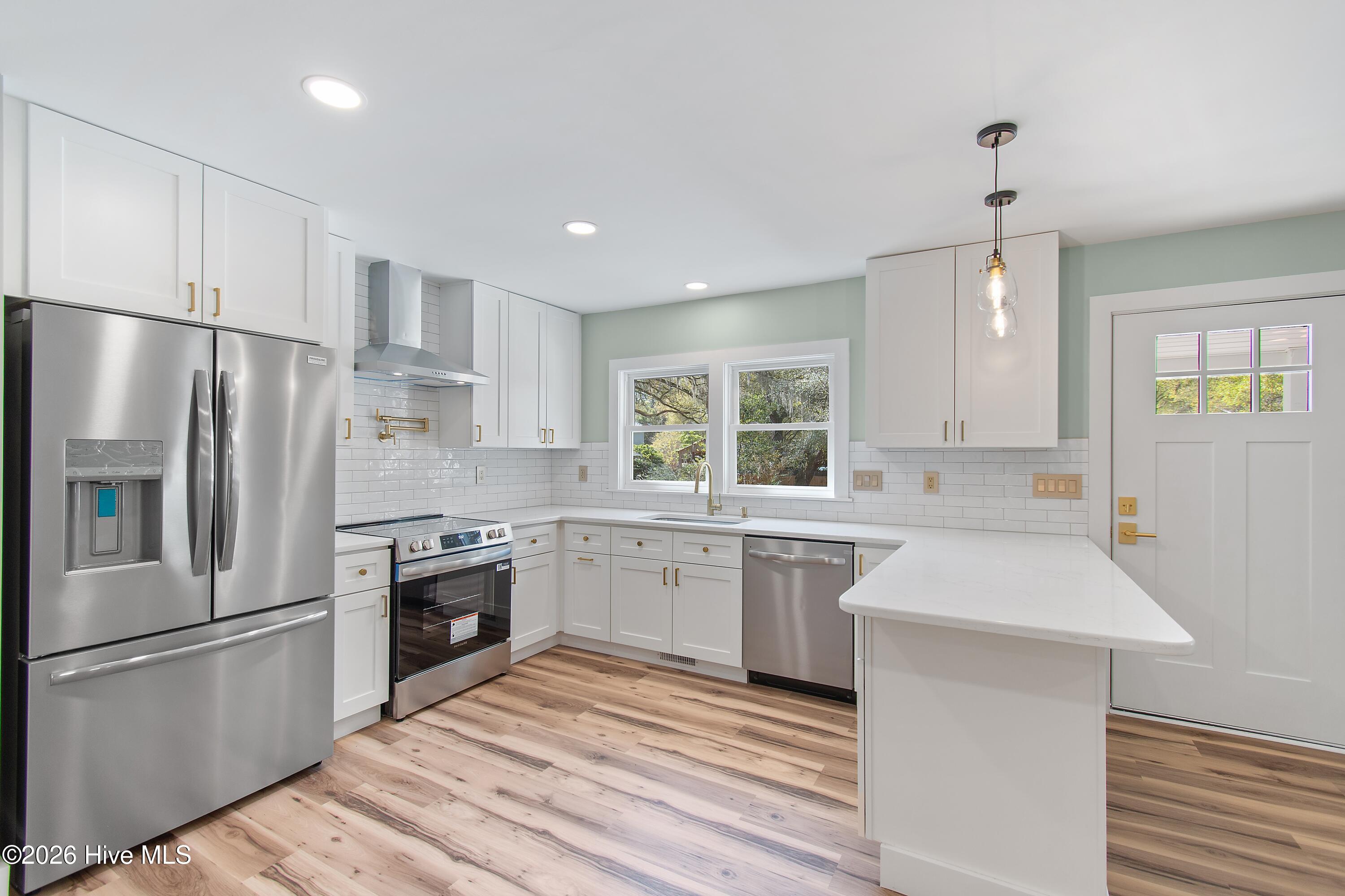 100564131 | Photo 10