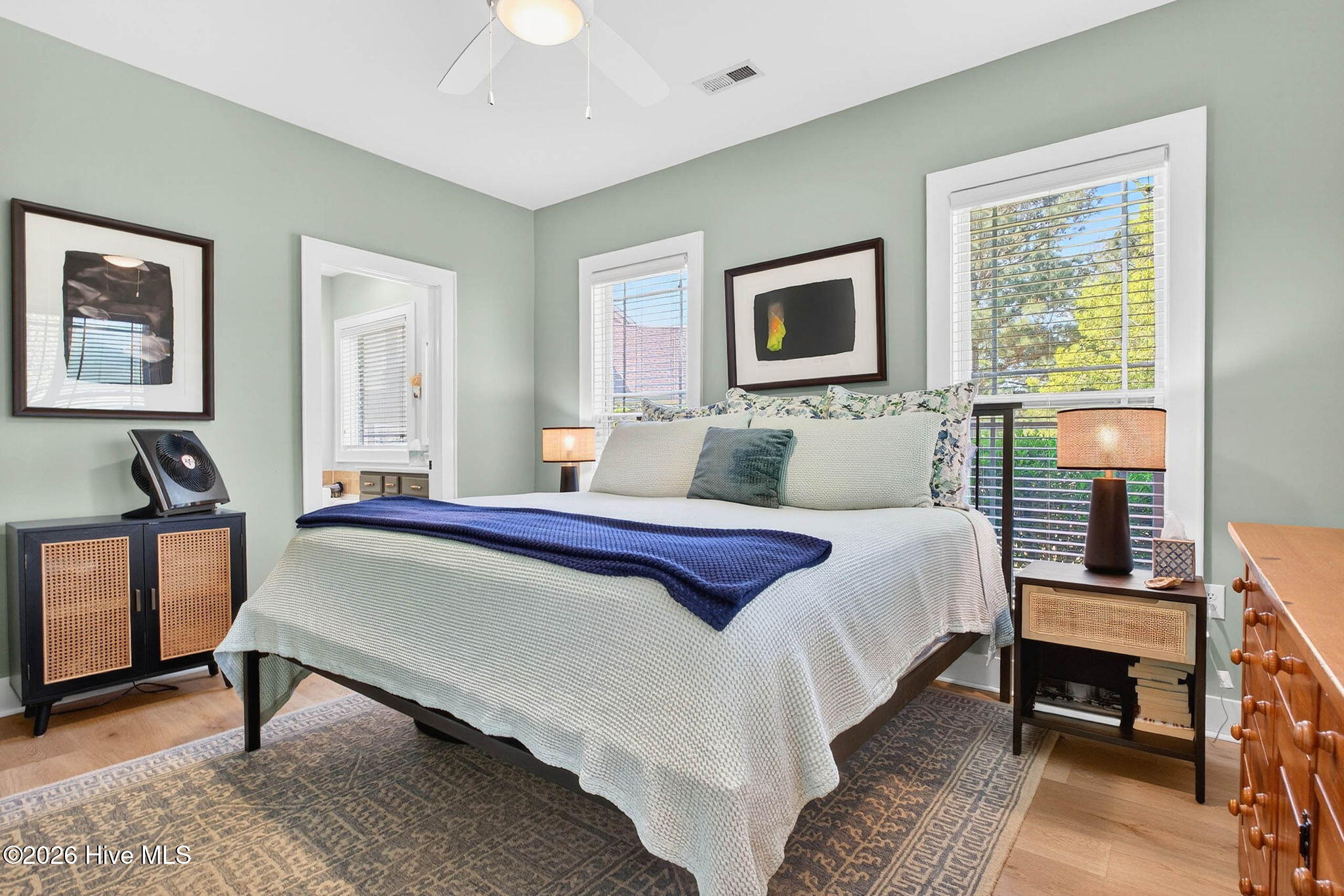 100564784 | Photo 22