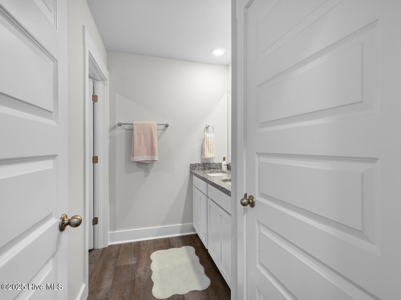 100520453 | Photo 28