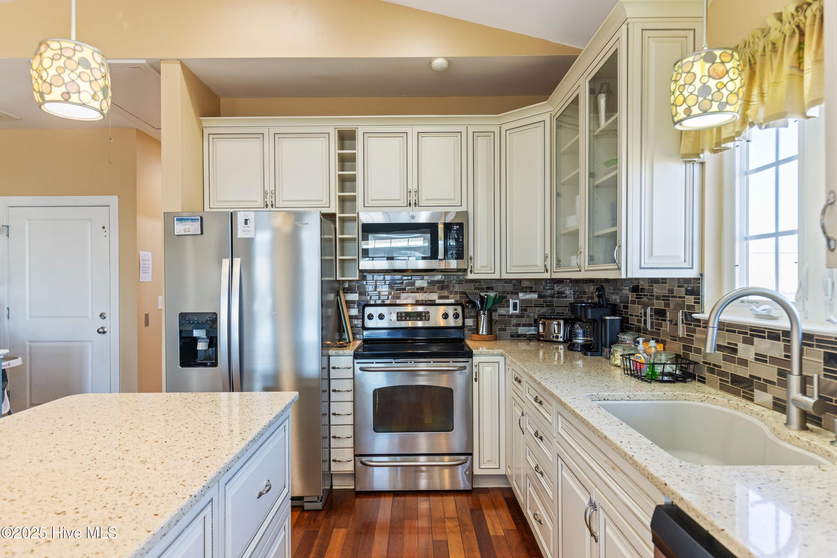 100546676 | Photo 19