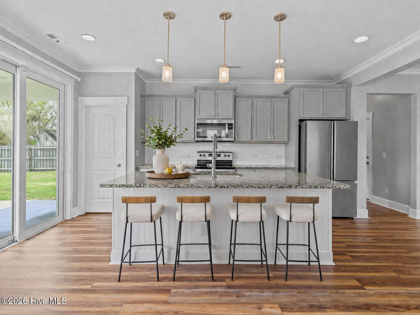 100562653 | Photo 14