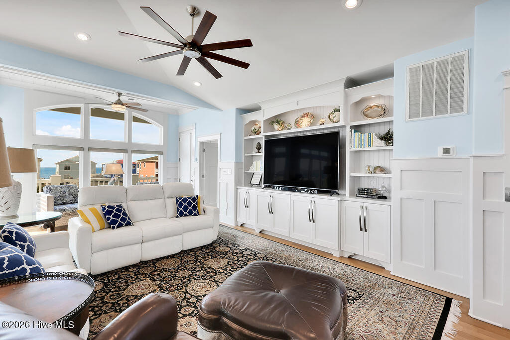 100564206 | Photo 33