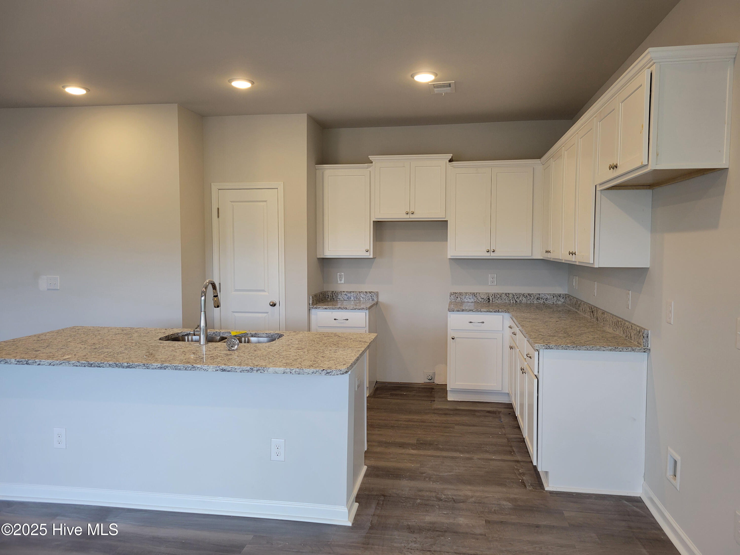 100537529 | Photo 16