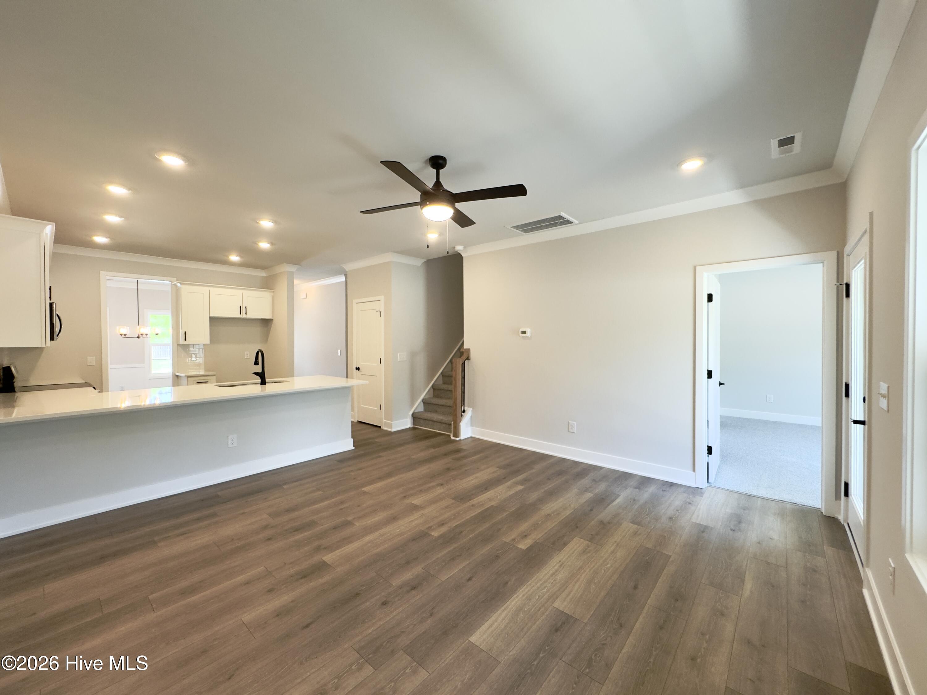 100550461 | Photo 10