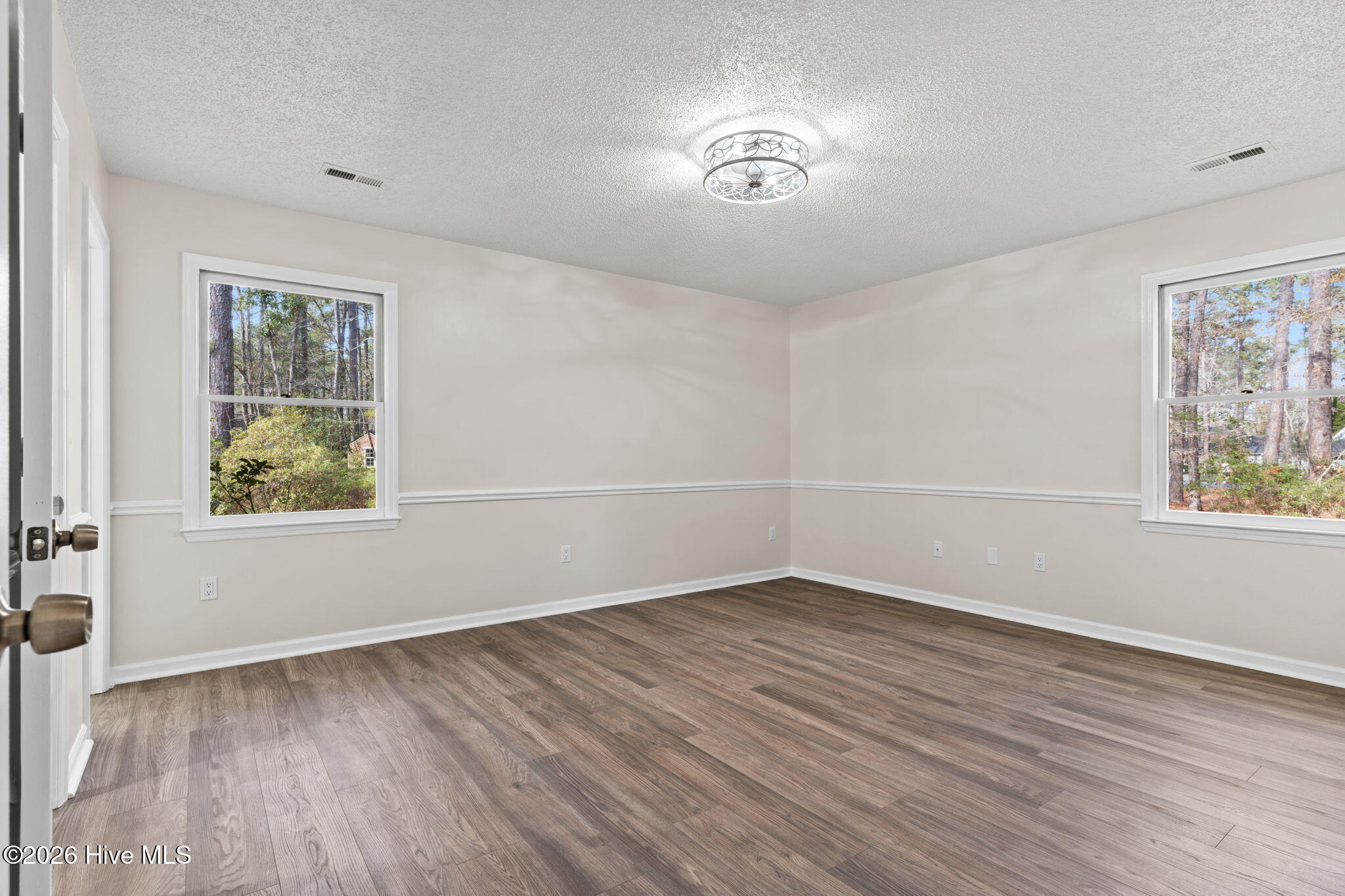 100547566 | Photo 31