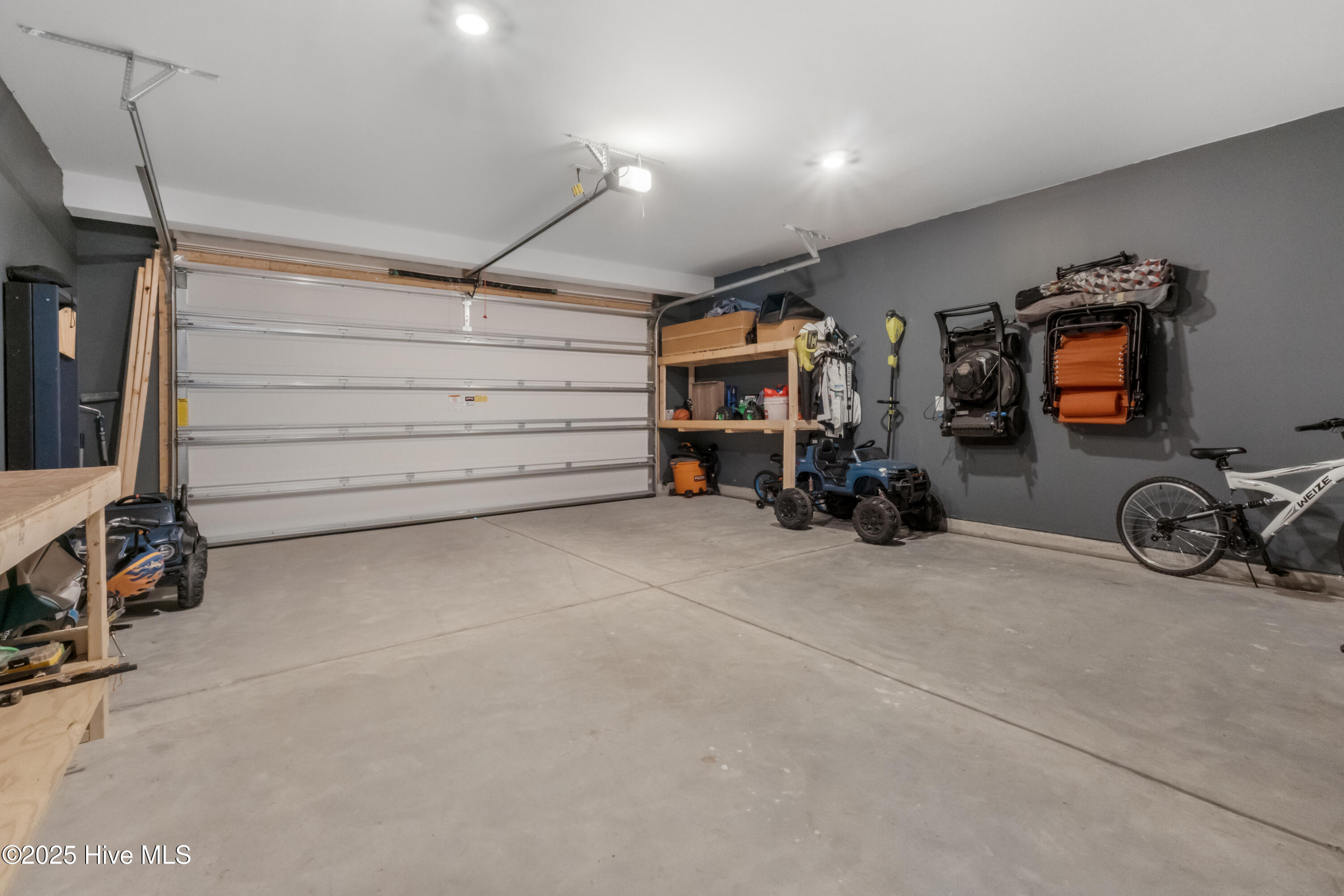 100563734 | Photo 47