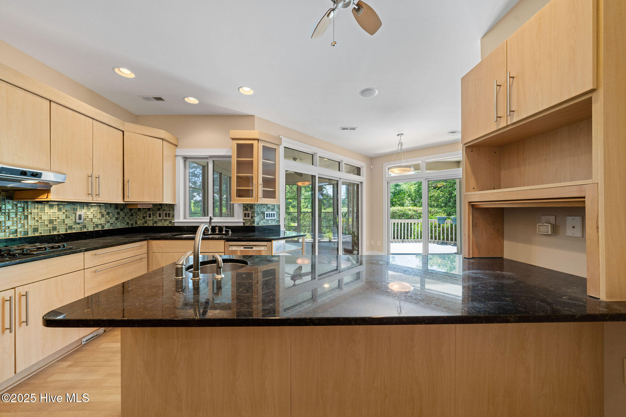 100516292 | Photo 18