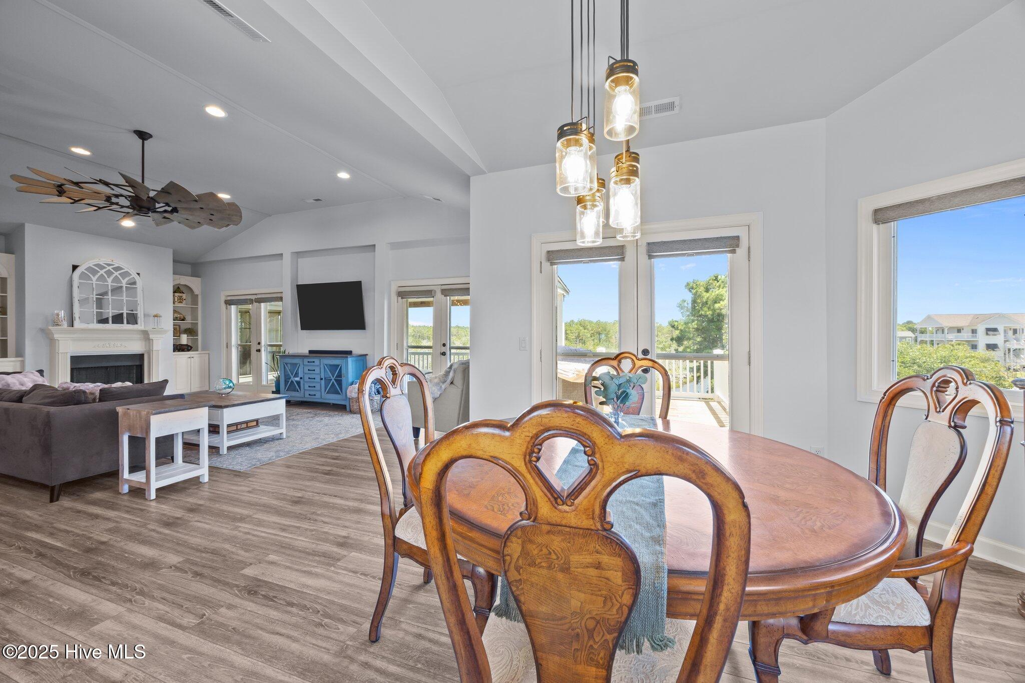 100517402 | Photo 44