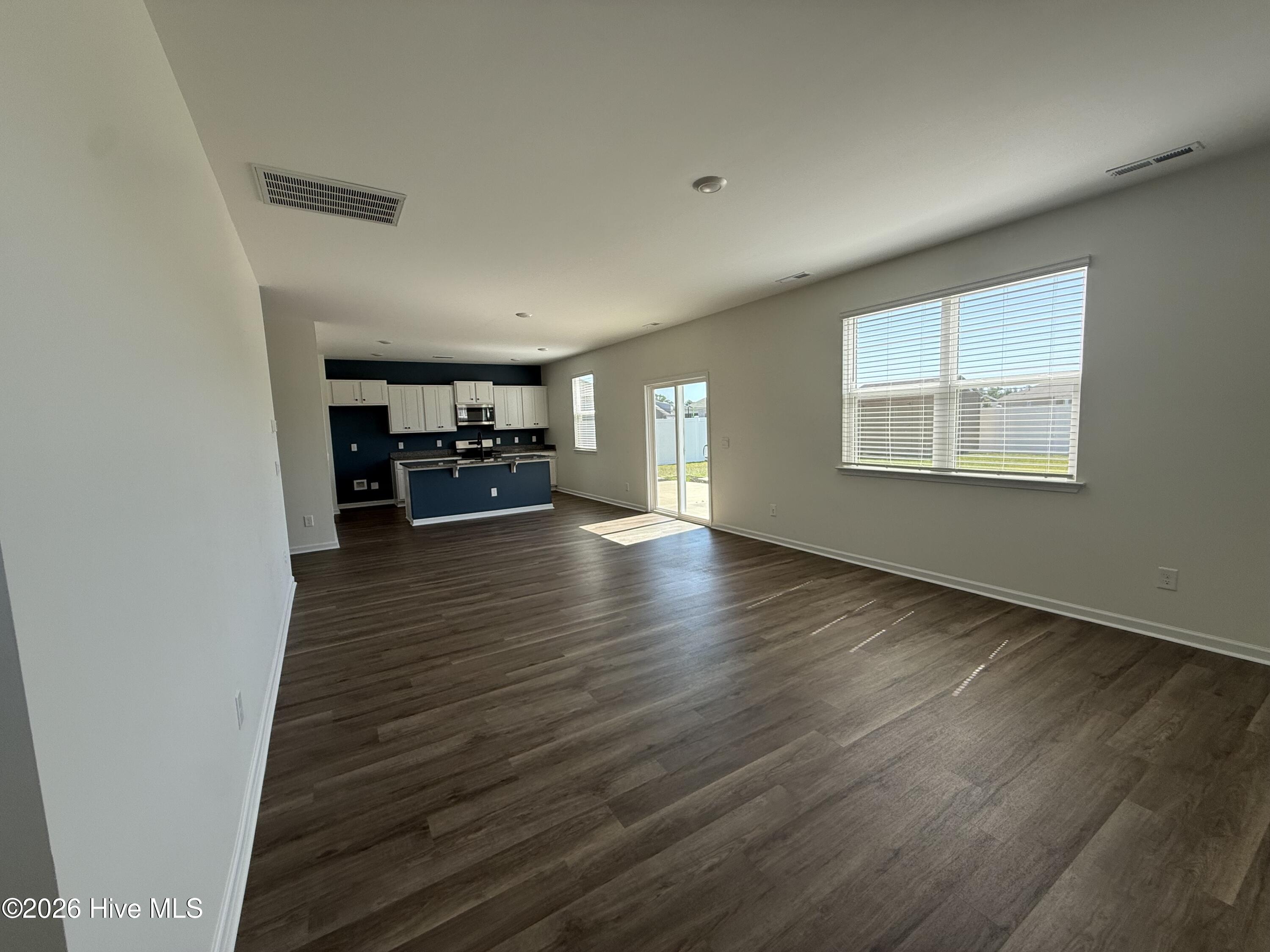 100545719 | Photo 12