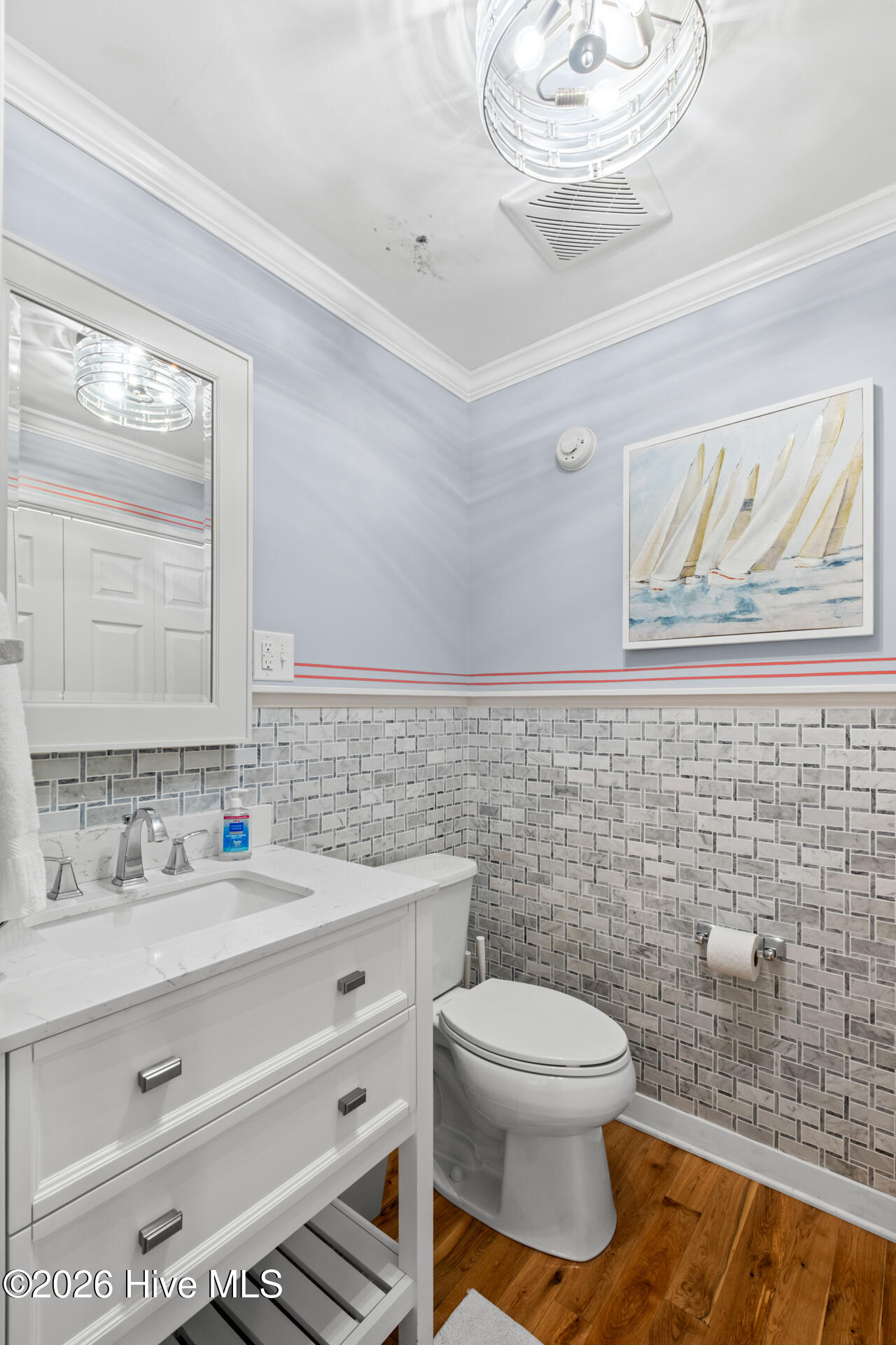 100569244 | Photo 11