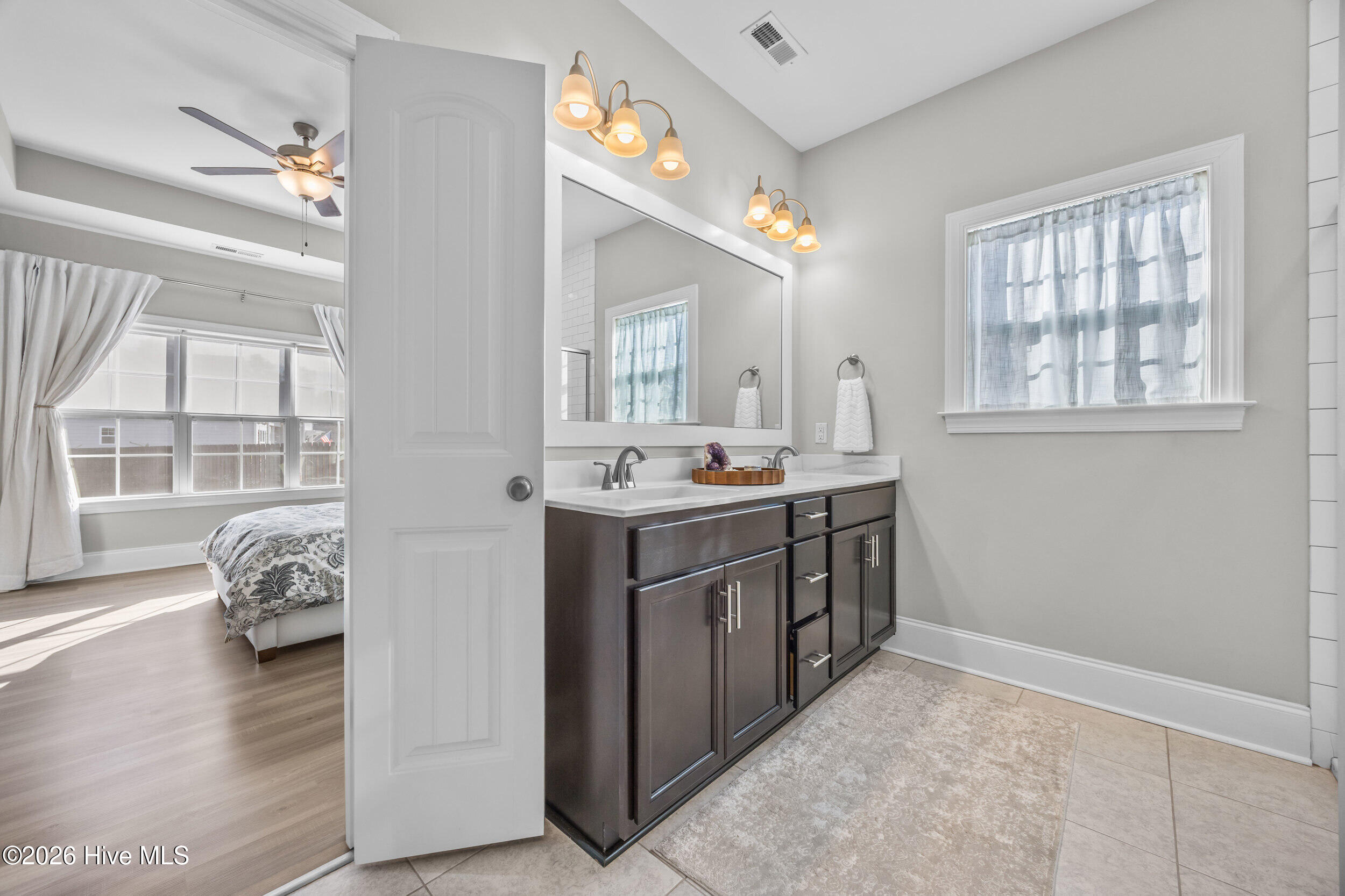 100550953 | Photo 26