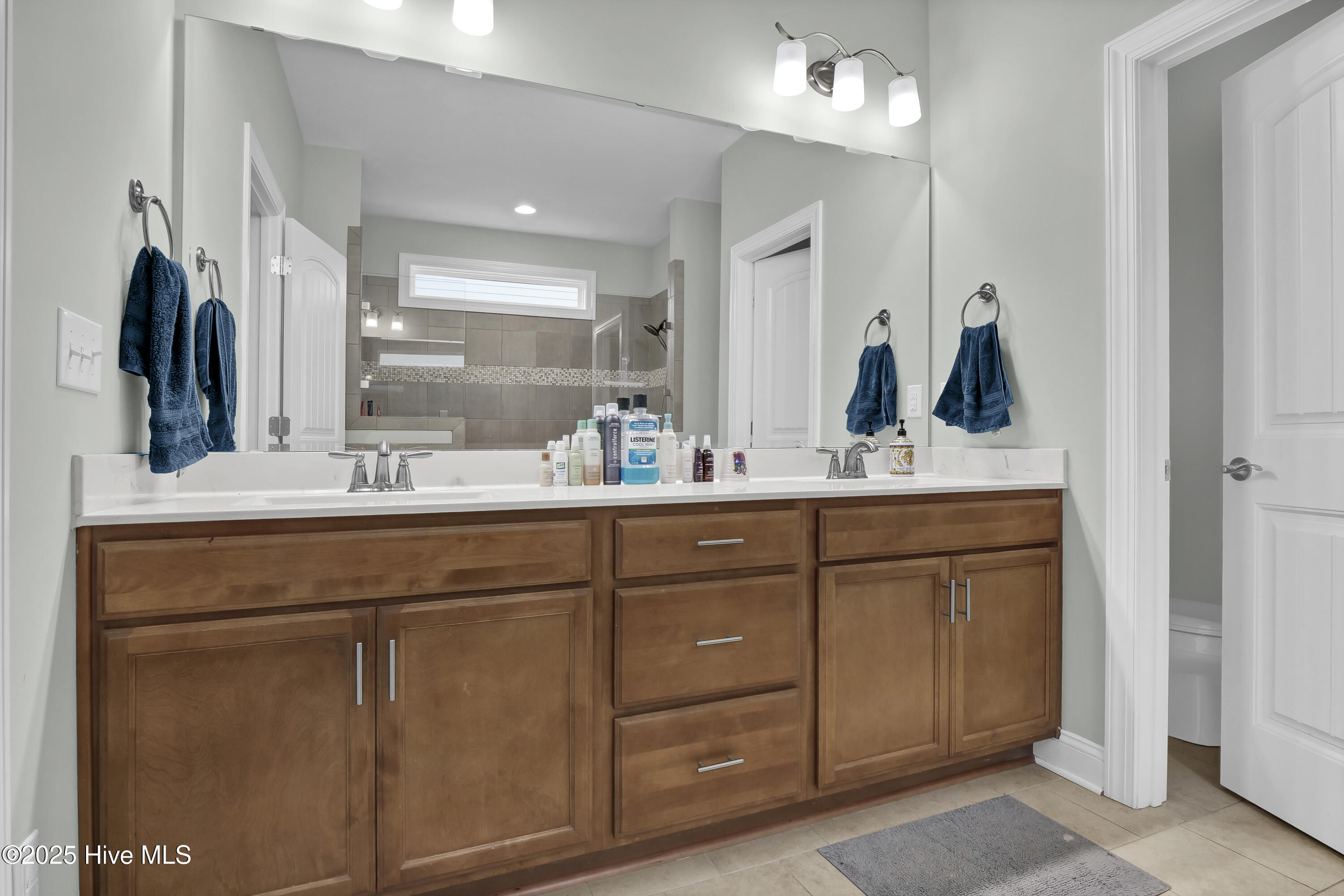 100534693 | Photo 16