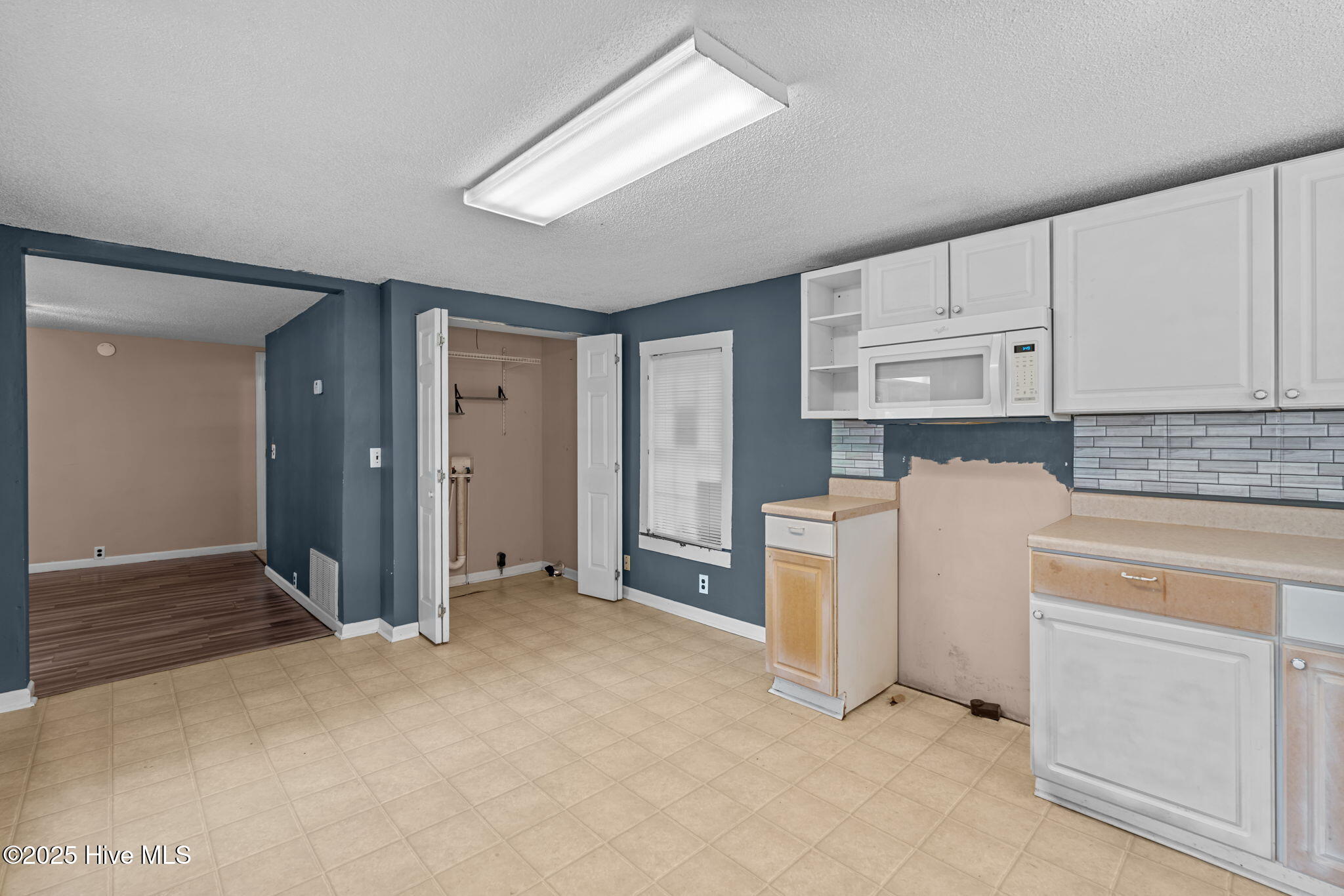 100529357 | Photo 21