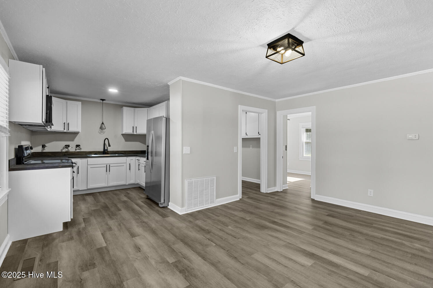 100541820 | Photo 10