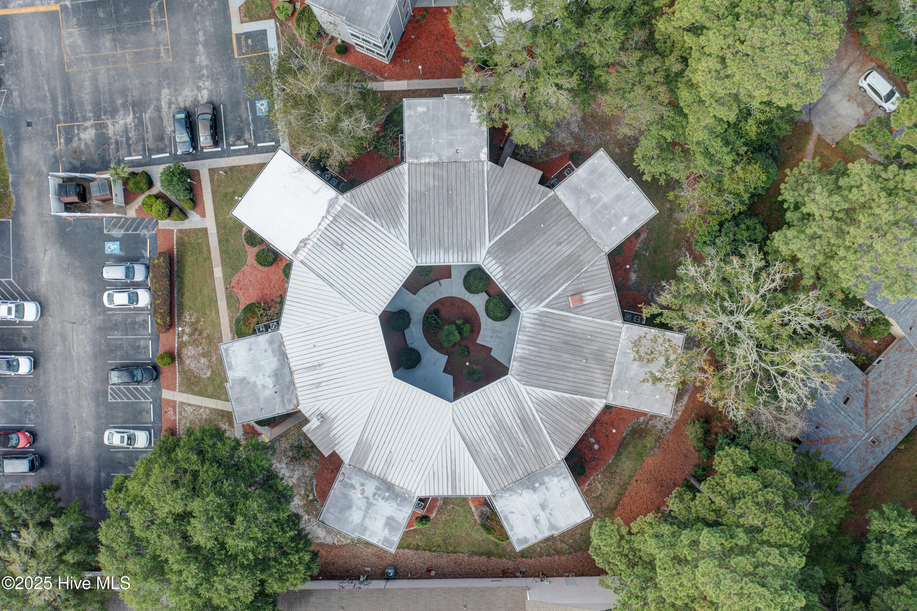 100535868 | Photo 33