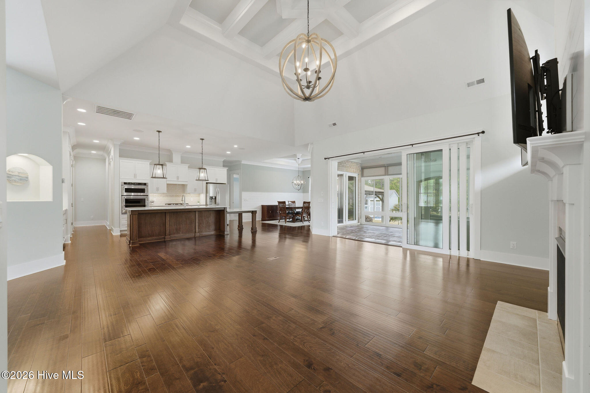 100562967 | Photo 14