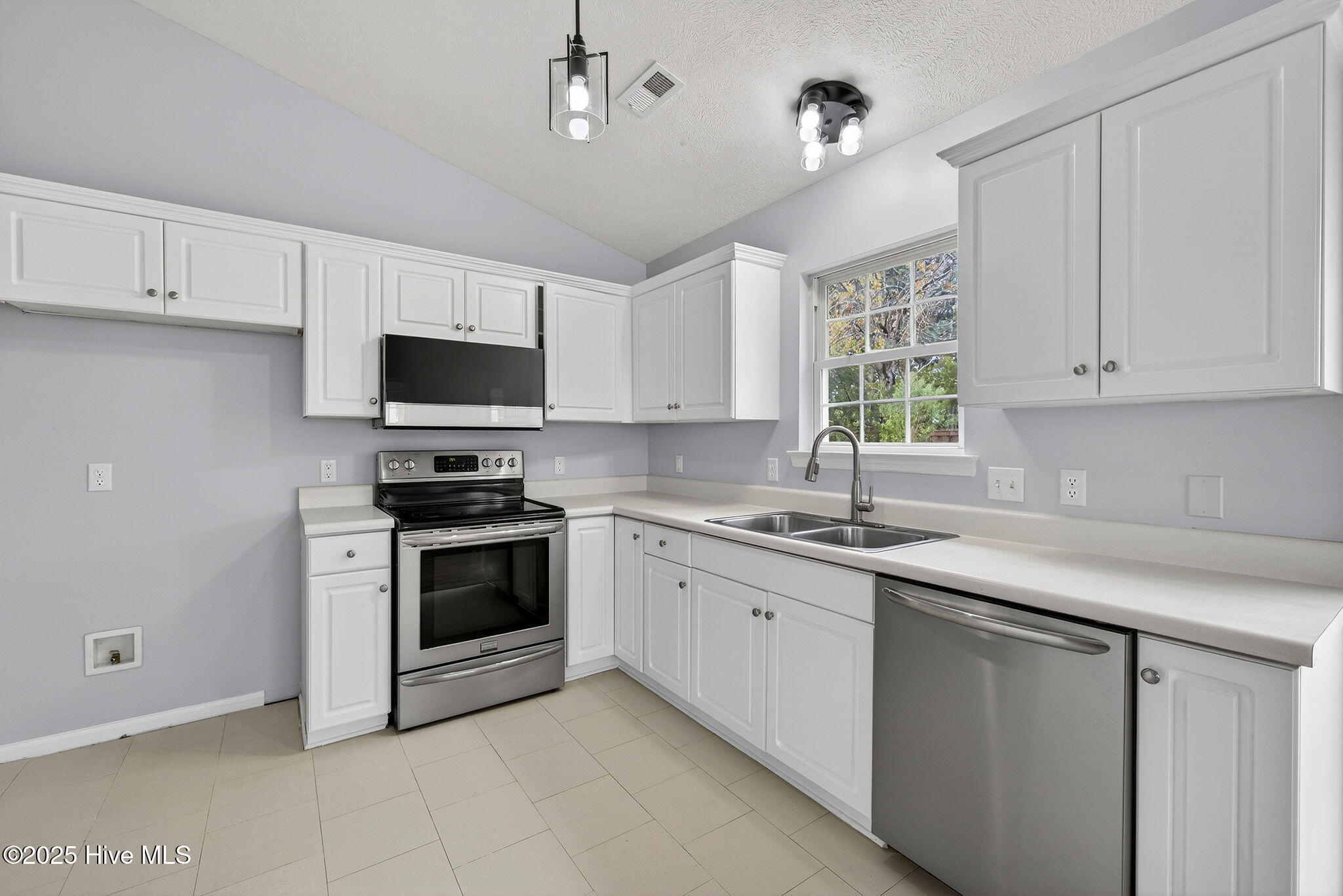 100543965 | Photo 19