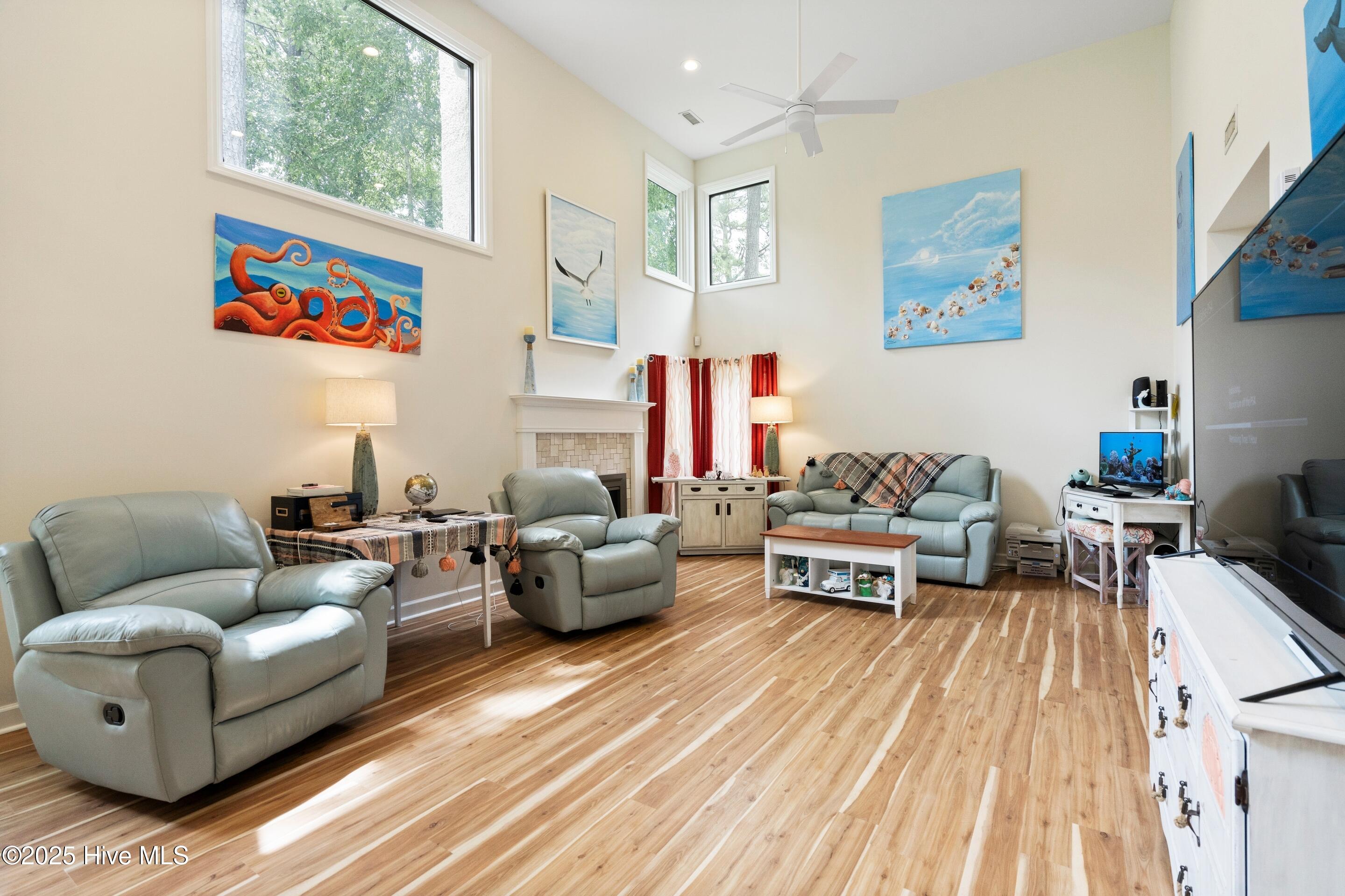 100517106 | Photo 11