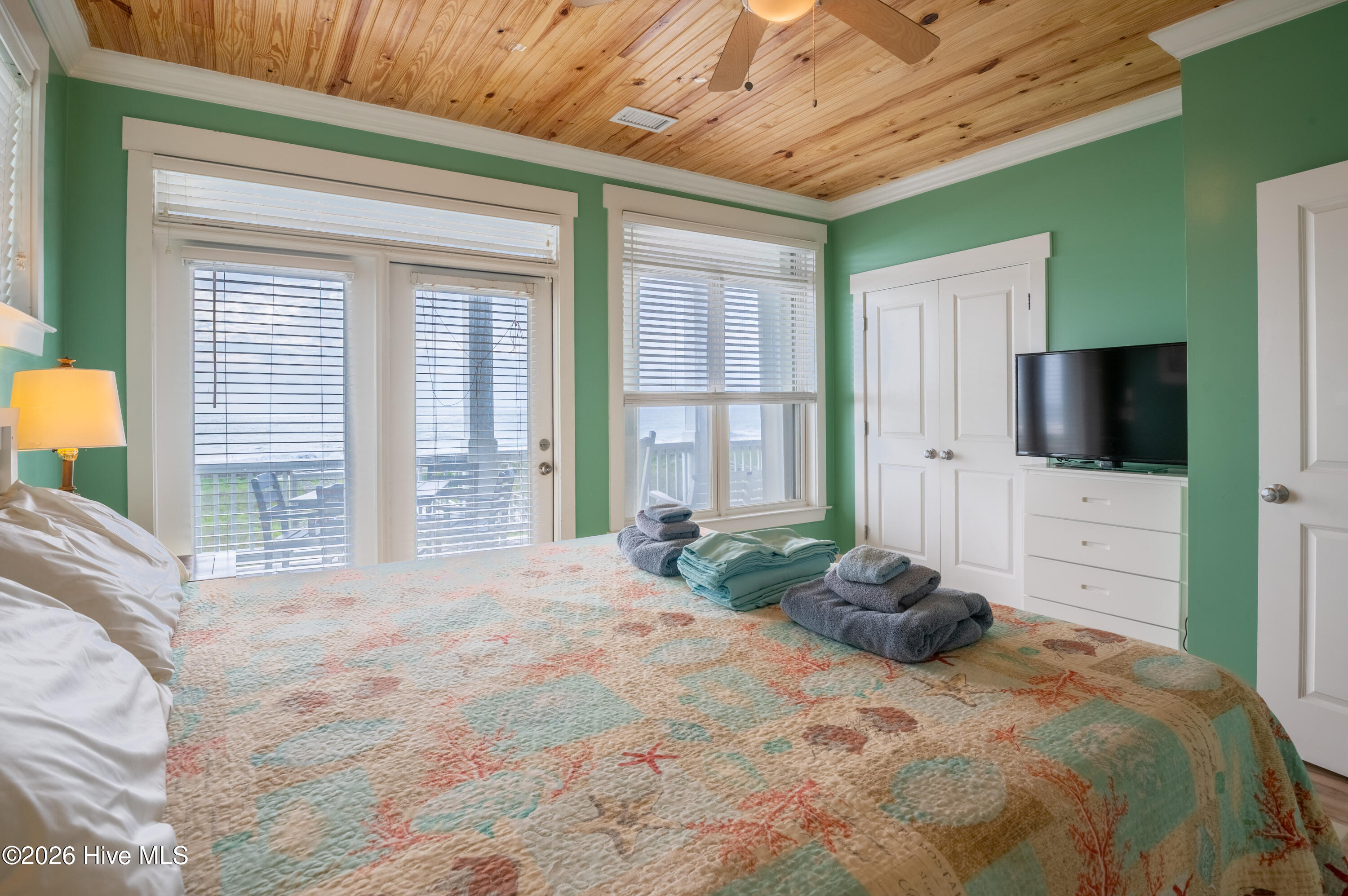 100550825 | Photo 38