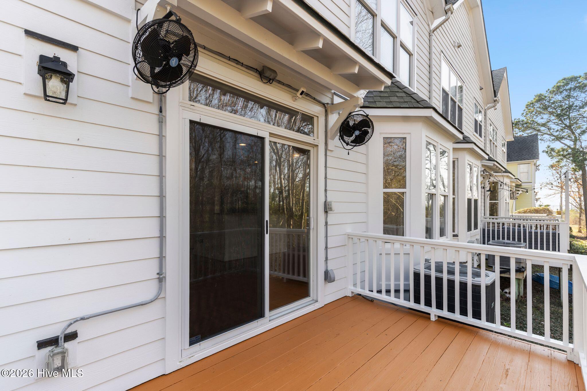 100560146 | Photo 46