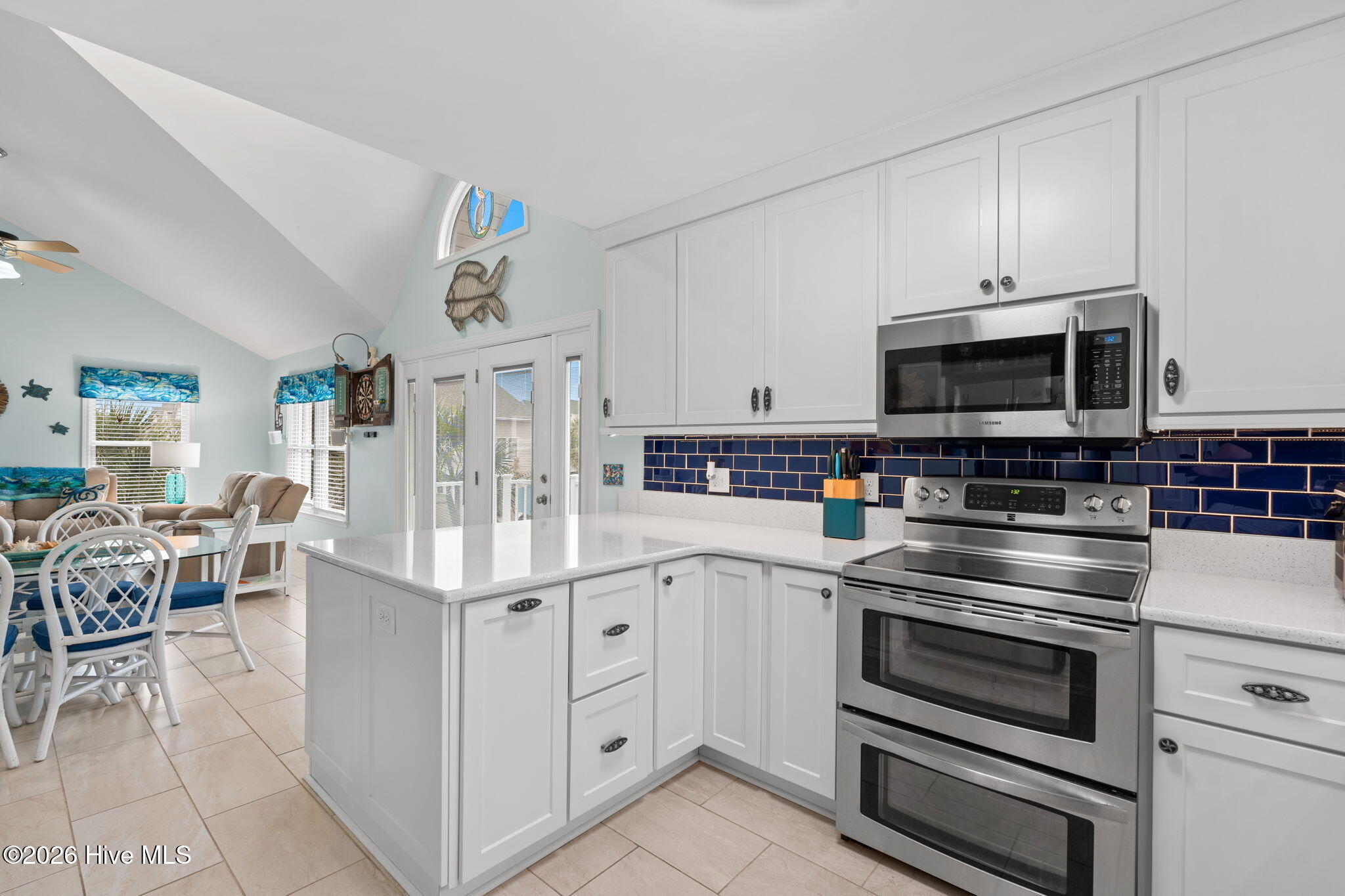 100565933 | Photo 21