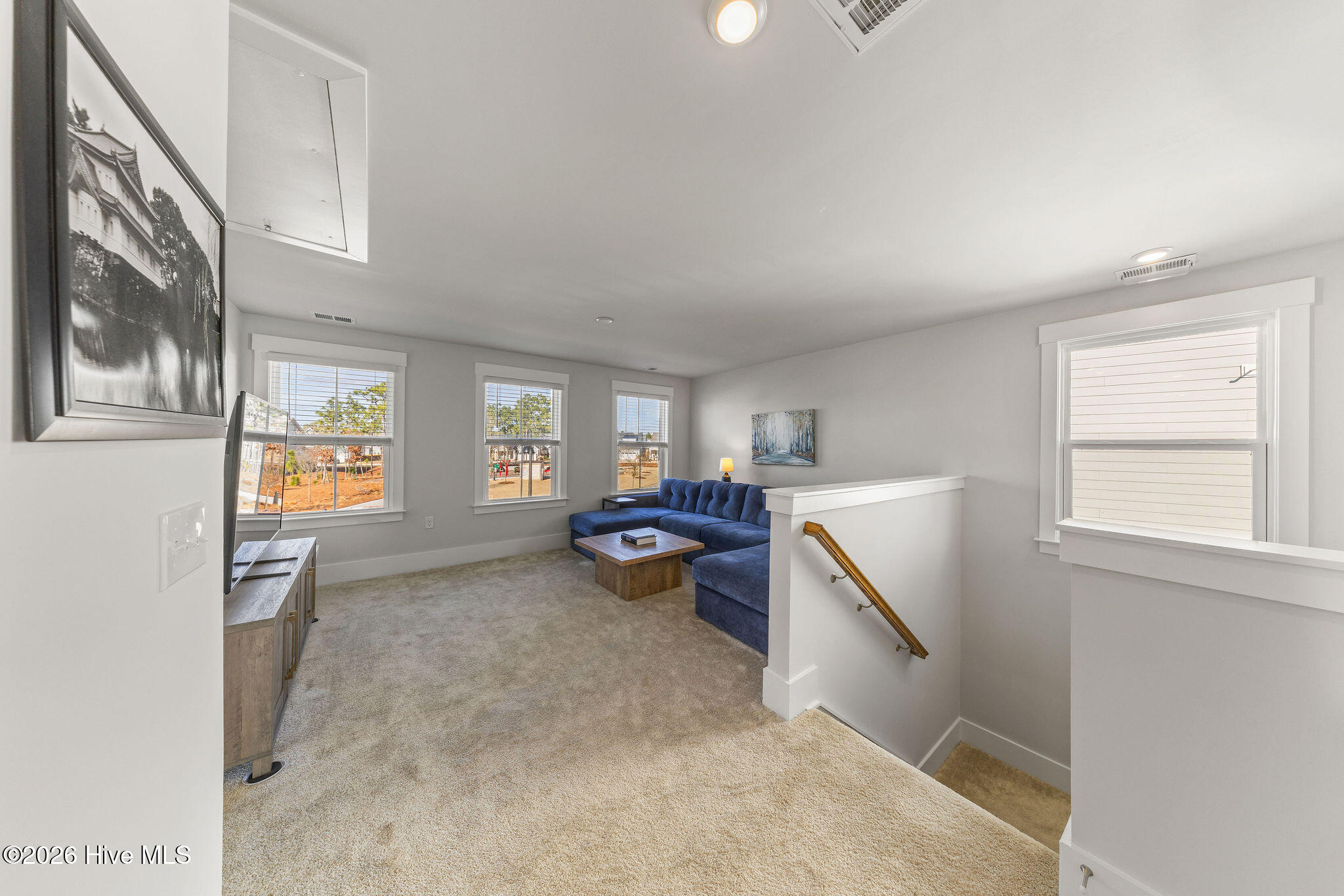 100548010 | Photo 25