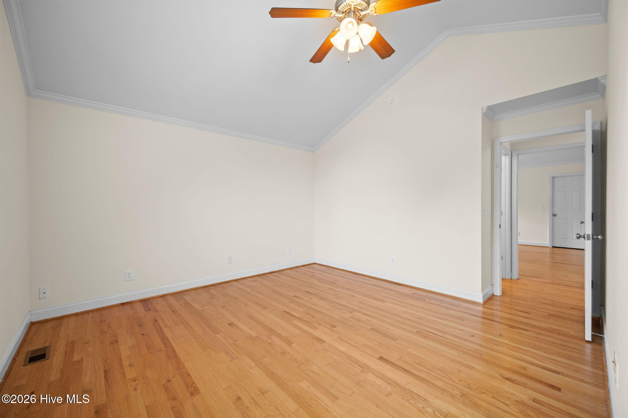 100552045 | Photo 20