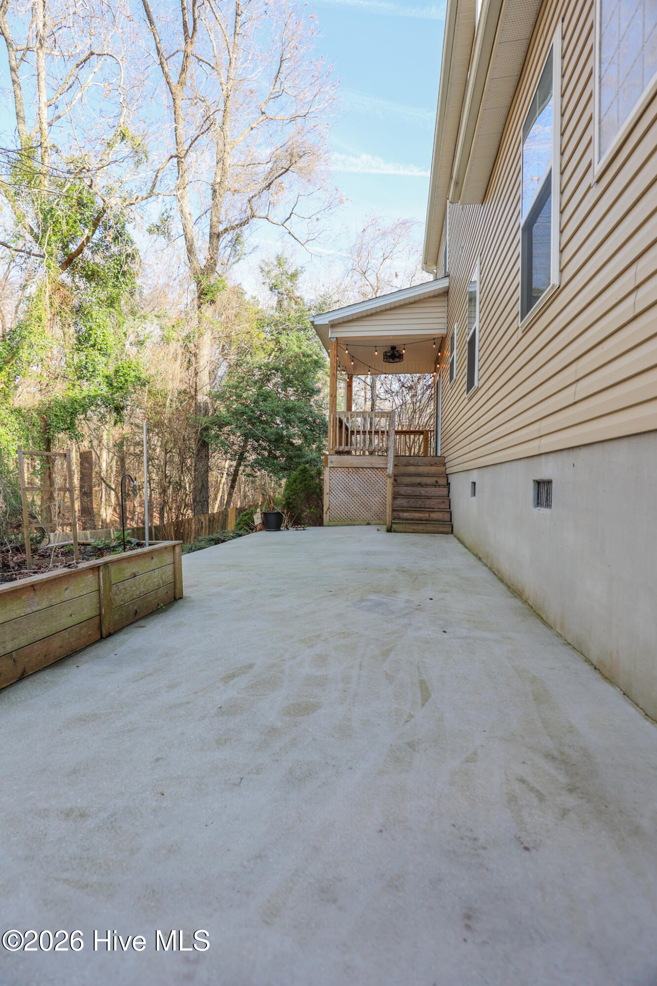 100559390 | Photo 57