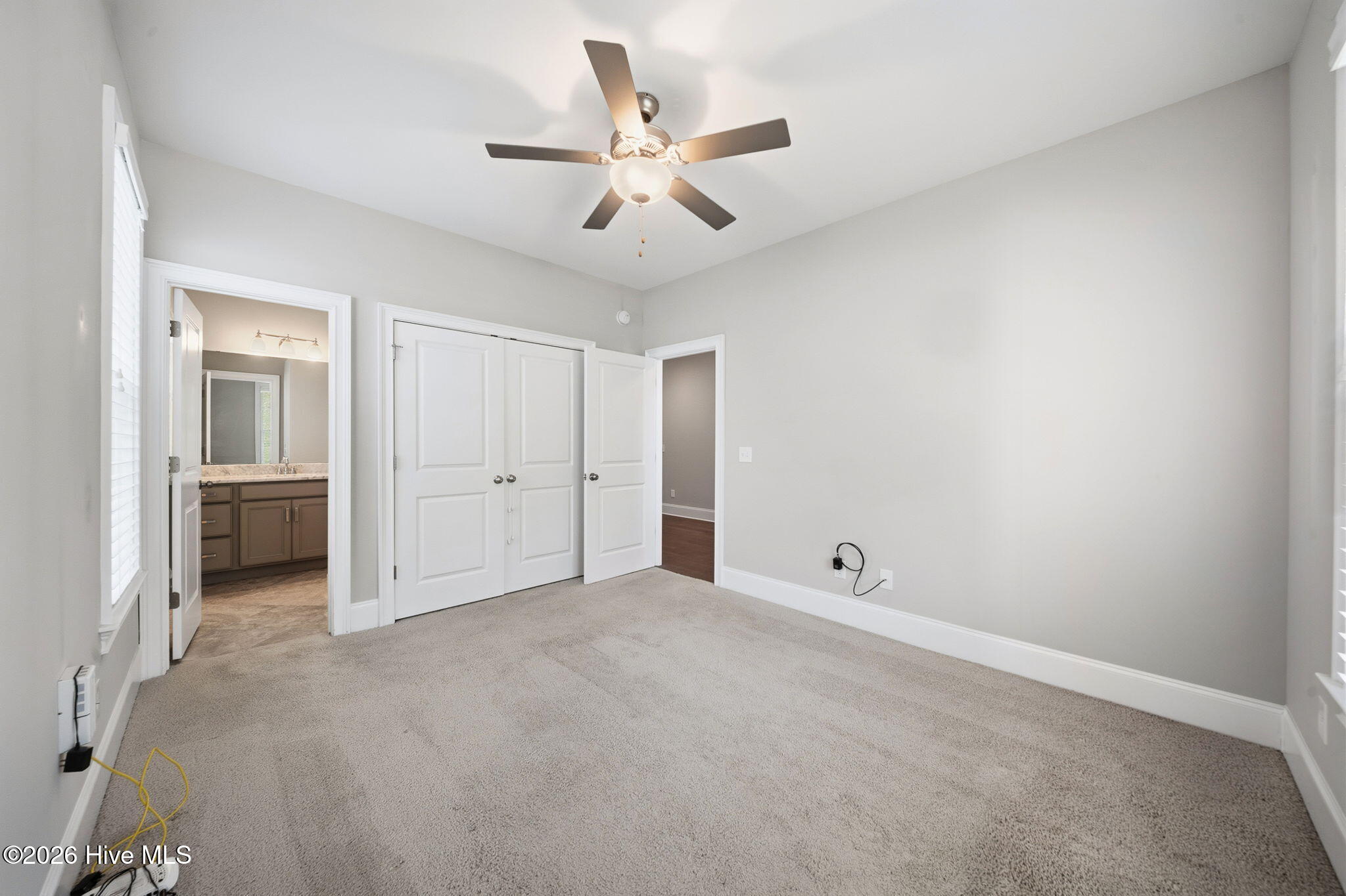 100567519 | Photo 35